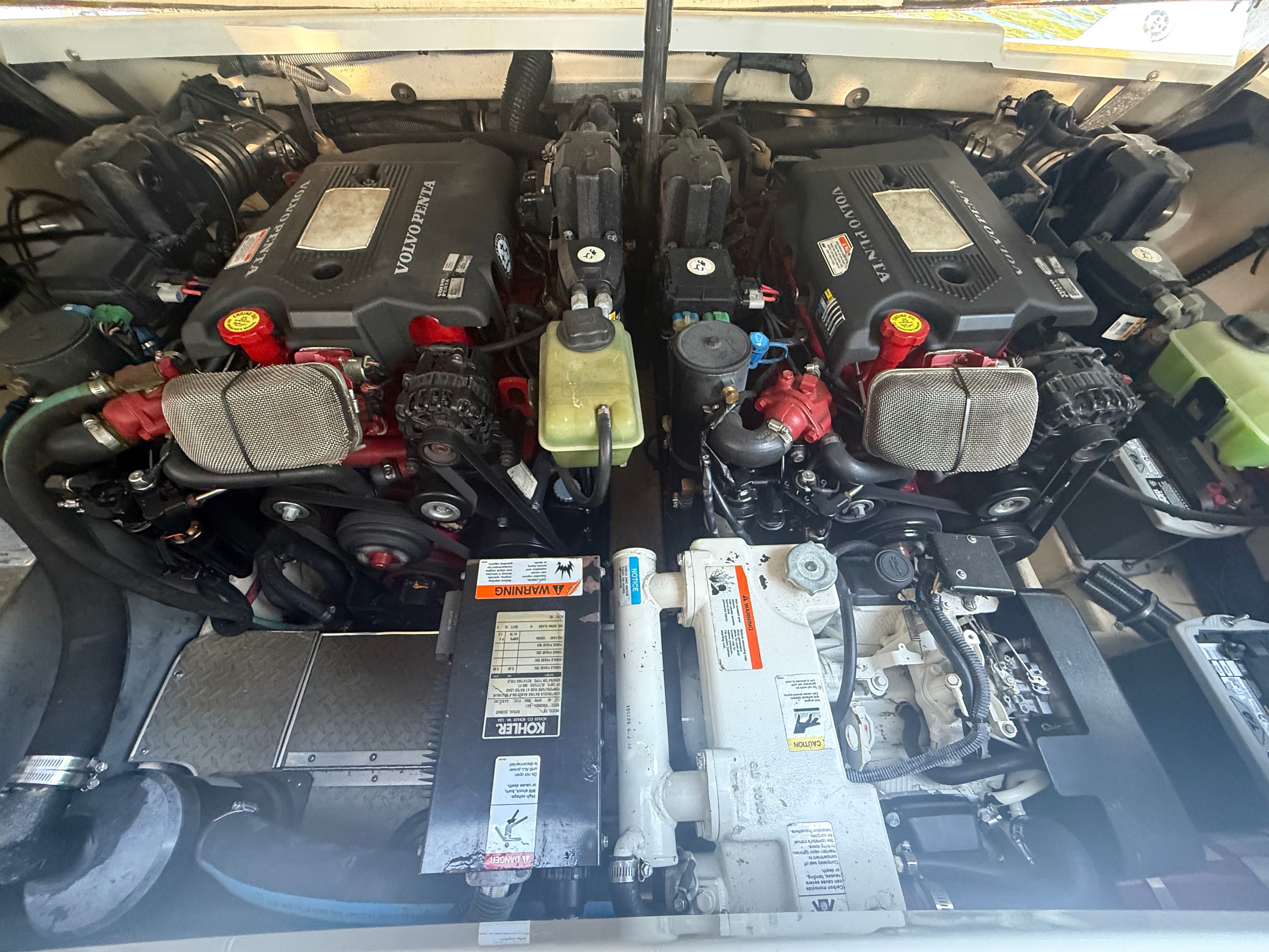 2005 Formula 330 Sun Sport - 25