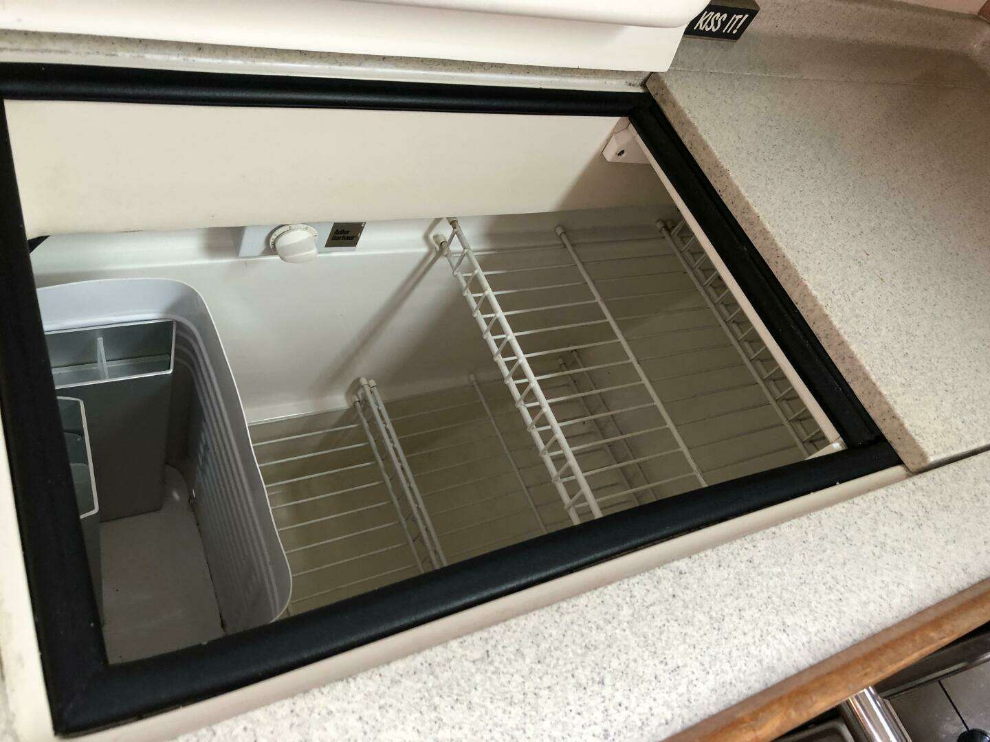 2005 Catalina 320 - Image 30