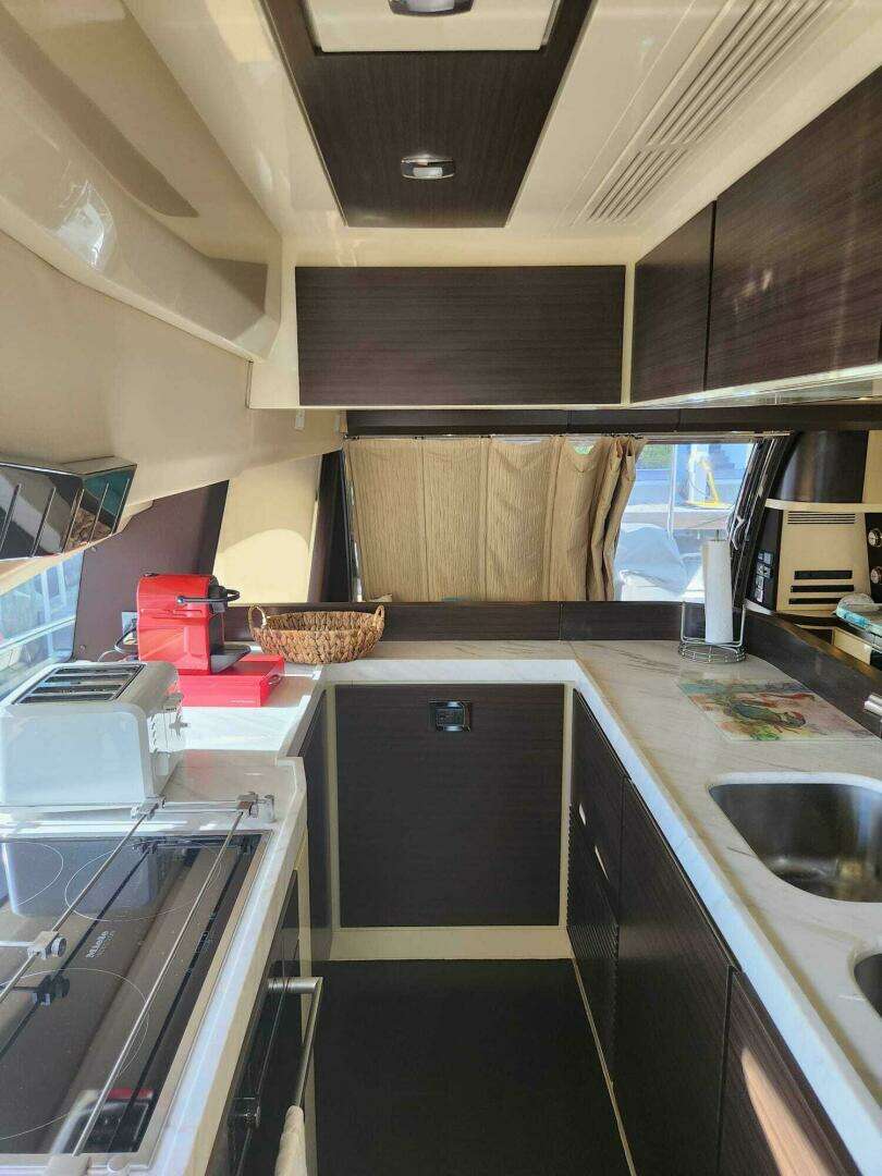 2014 Azimut Flybridge - Image 45