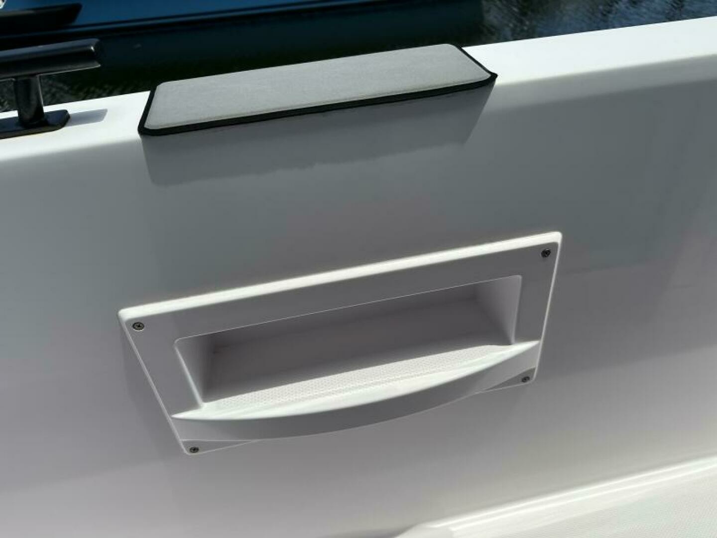 2021 Axopar 37 XC Cross Cabin Brabus - Image 9