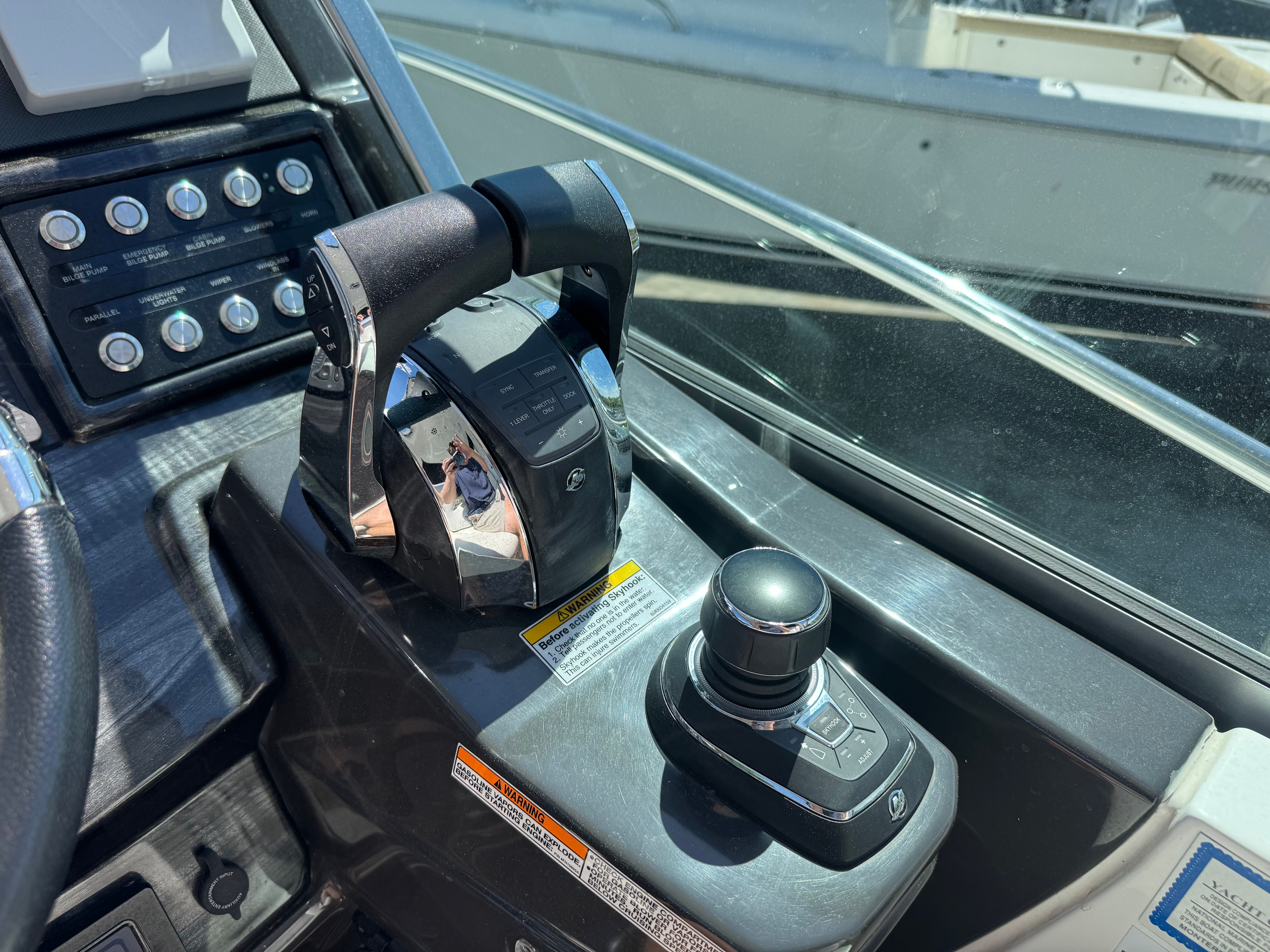 2018 Monterey 335 Sport Yacht - 25