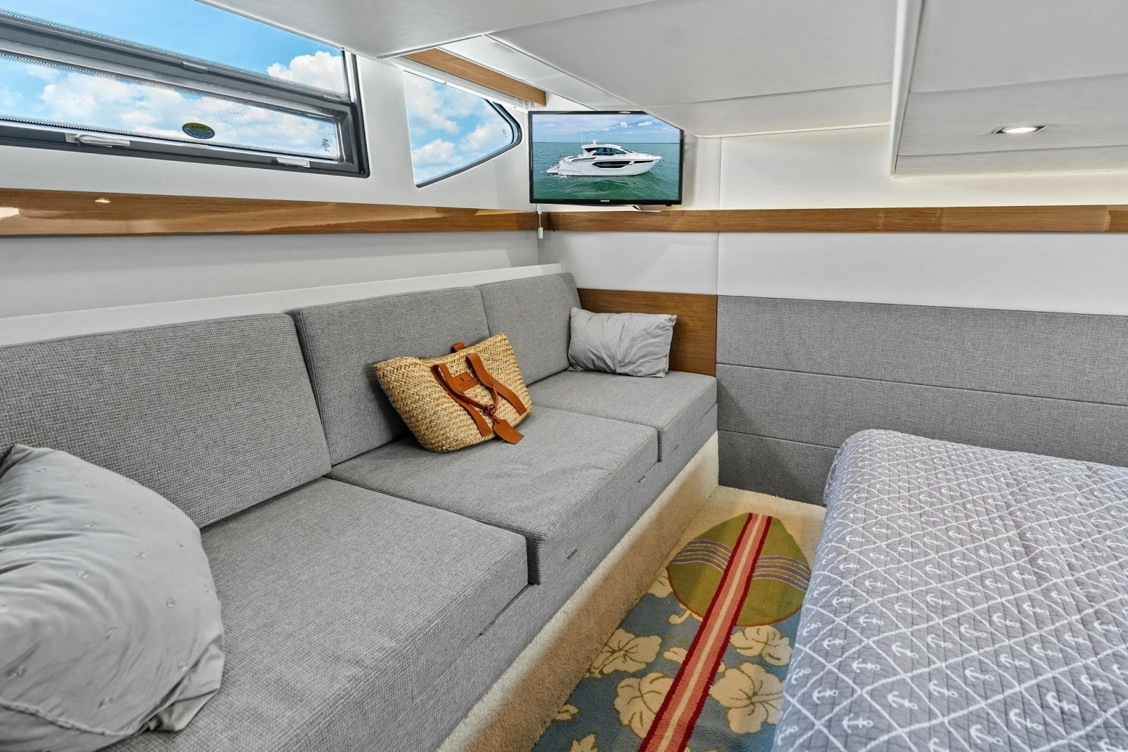 2019 Cruisers Yachts 42 Cantius - Image 33
