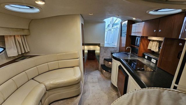 2003 Monterey 322 Cruiser - 18