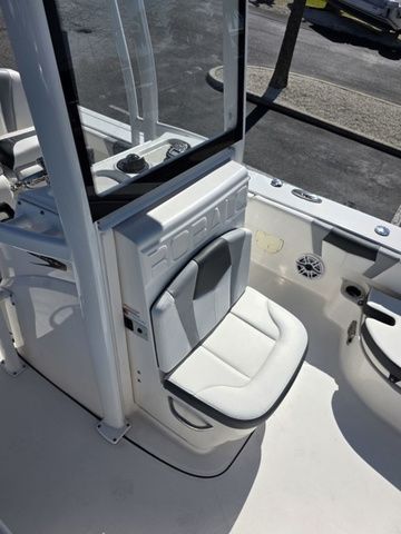 2023 Robalo 246 Cayman - 14