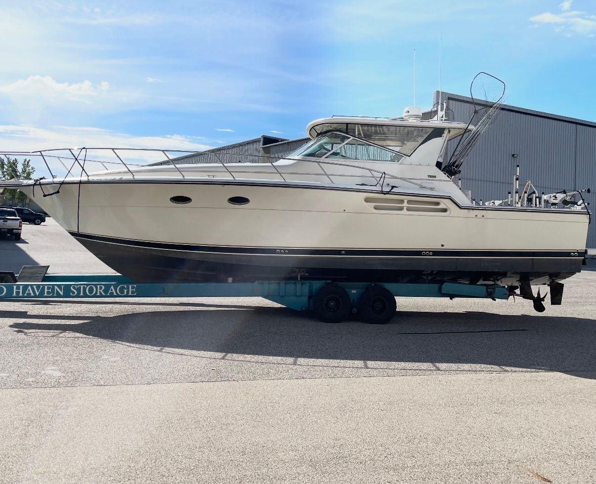 1999 Tiara Yachts 4300 Open