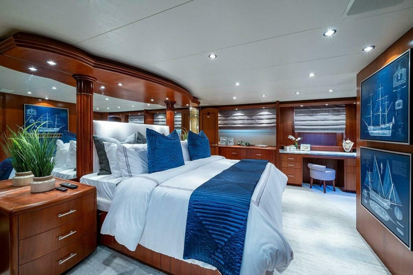 2003 Hatteras 100 Raised Pilothouse - Image 9