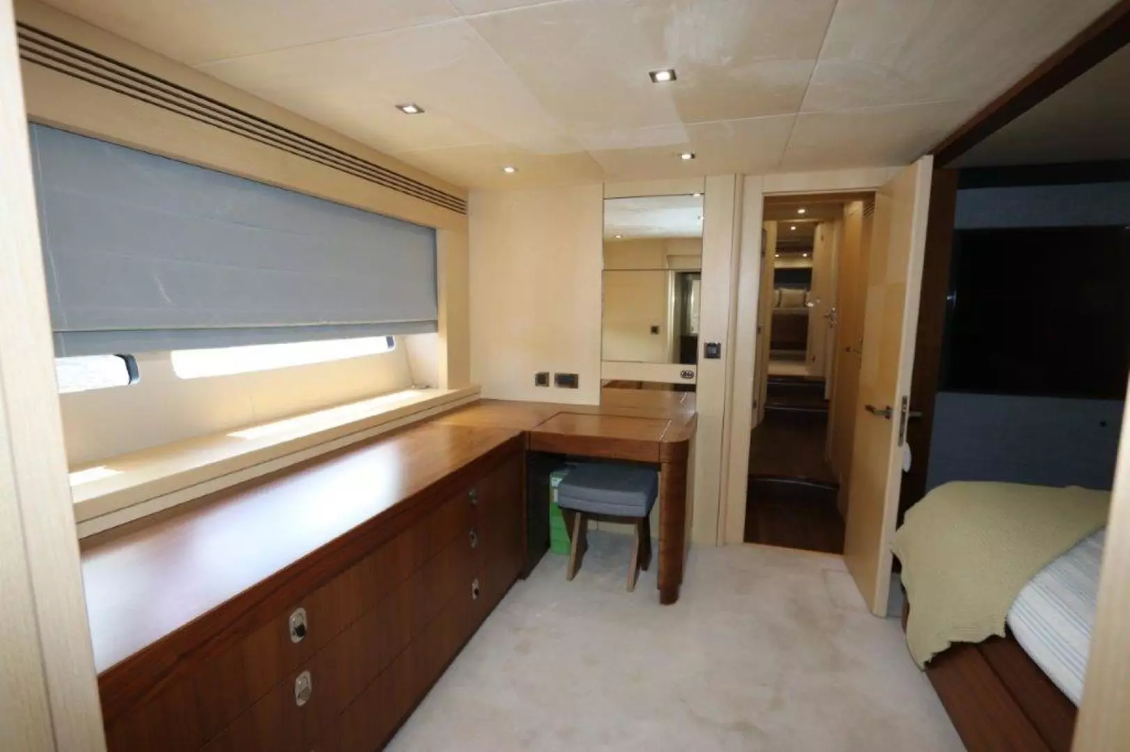 2015 Sunseeker Yacht - Image 28