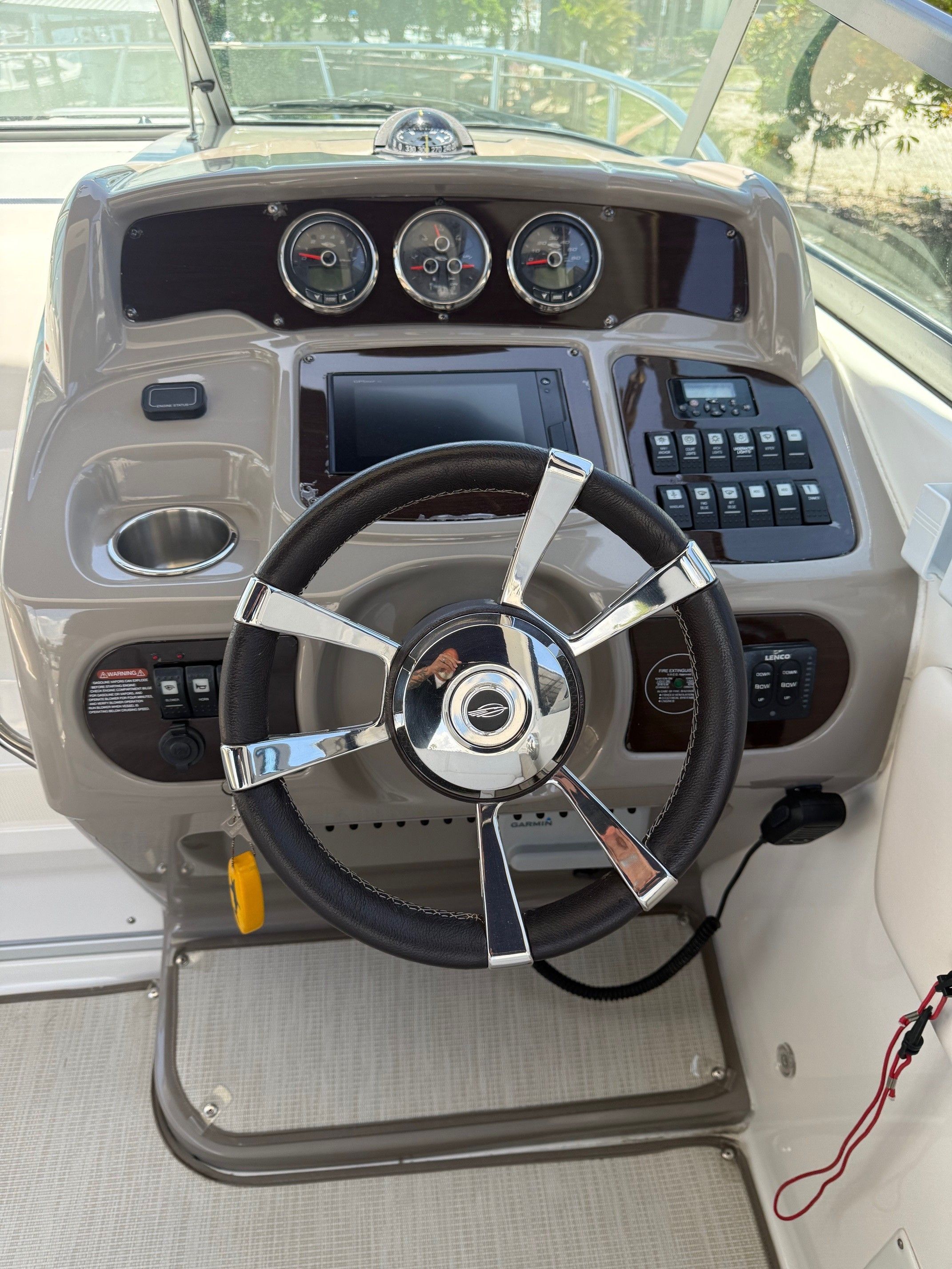 Helm of a 2018 Chaparral 270 Signature boat.