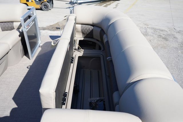 2025 Sun Tracker 20 Party Barge - 14