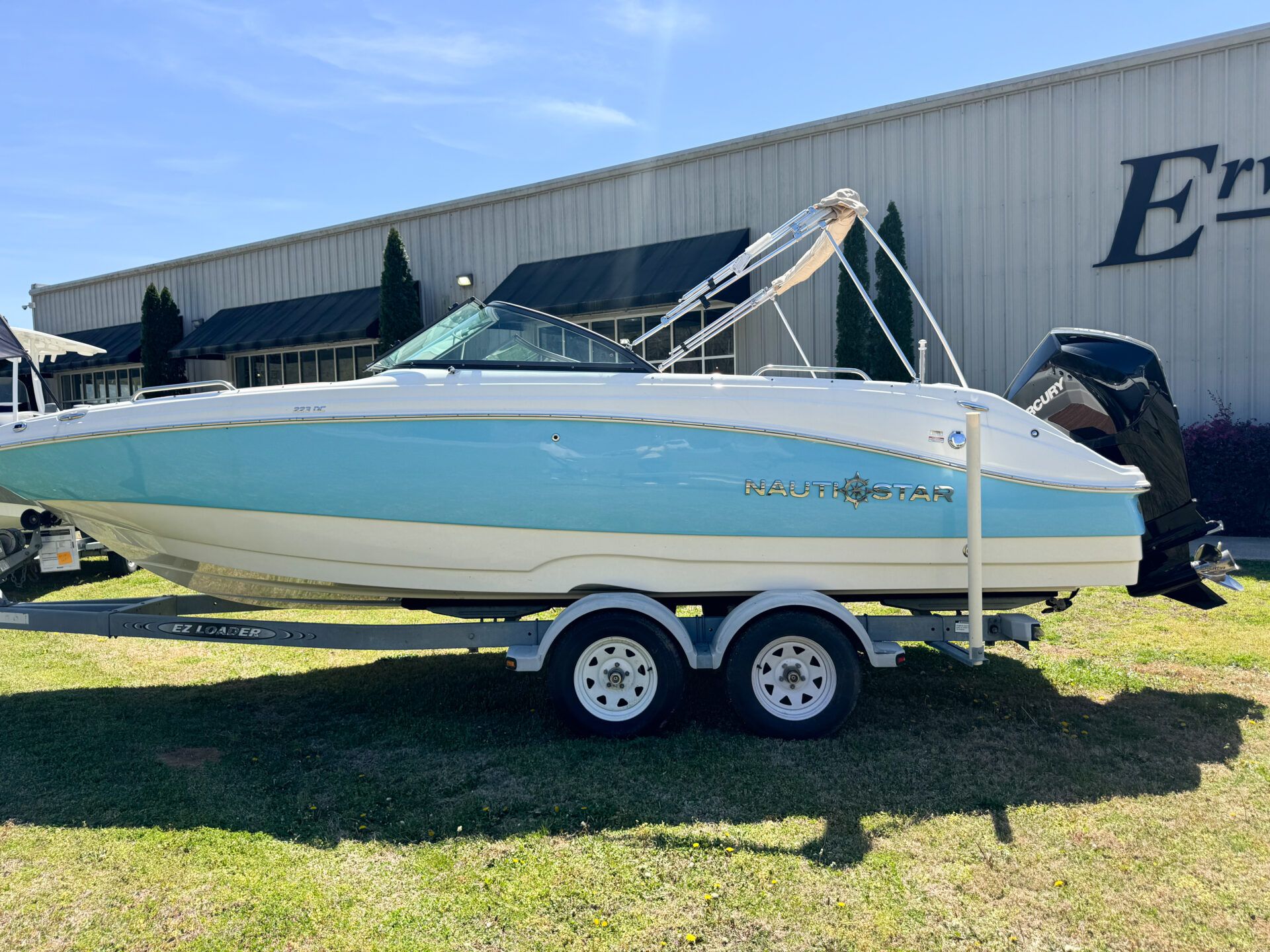 2024 NauticStar 223 DC