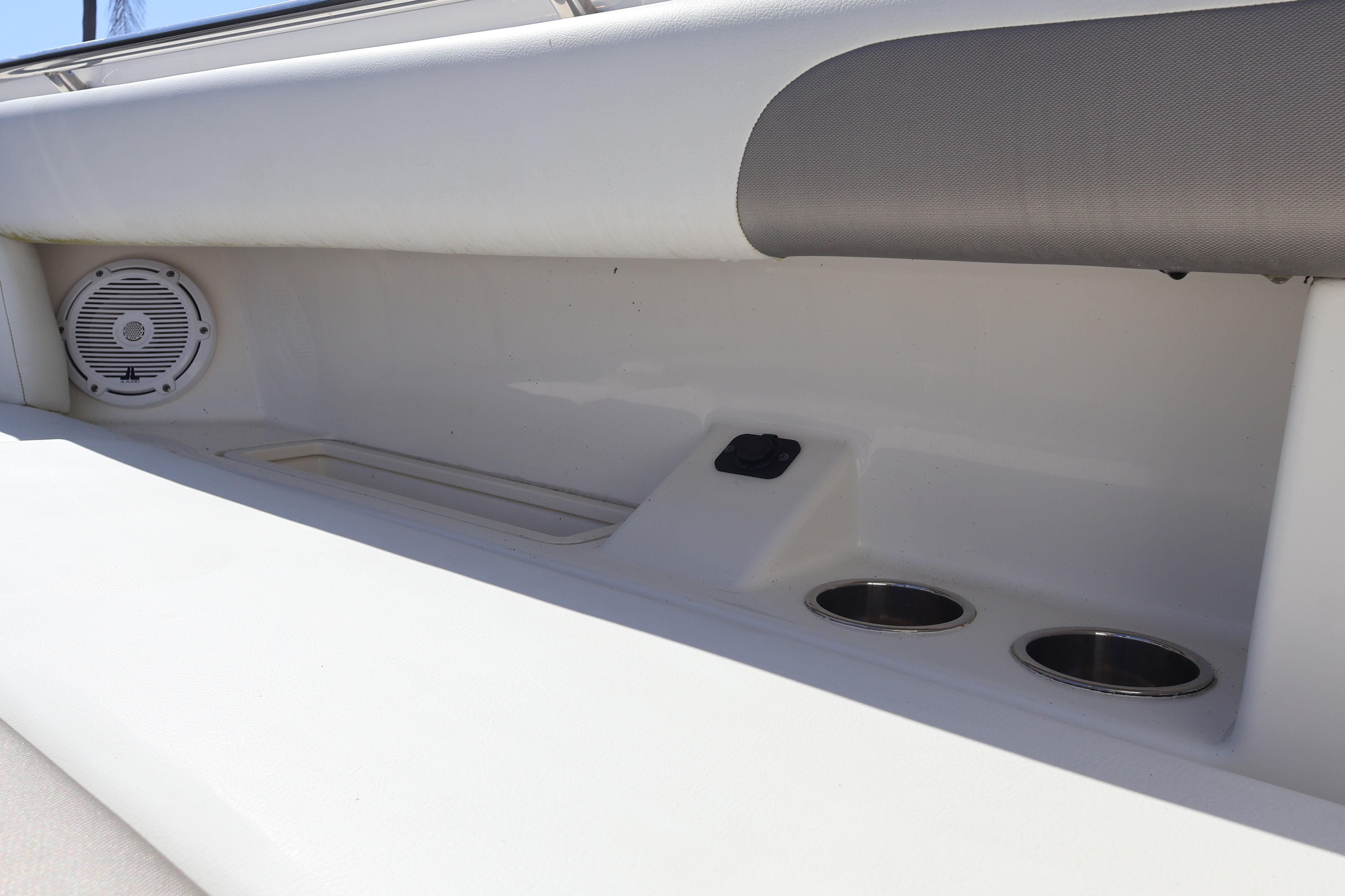 2022 World Cat 280 CC-X boat interior with speaker and cup holders.
