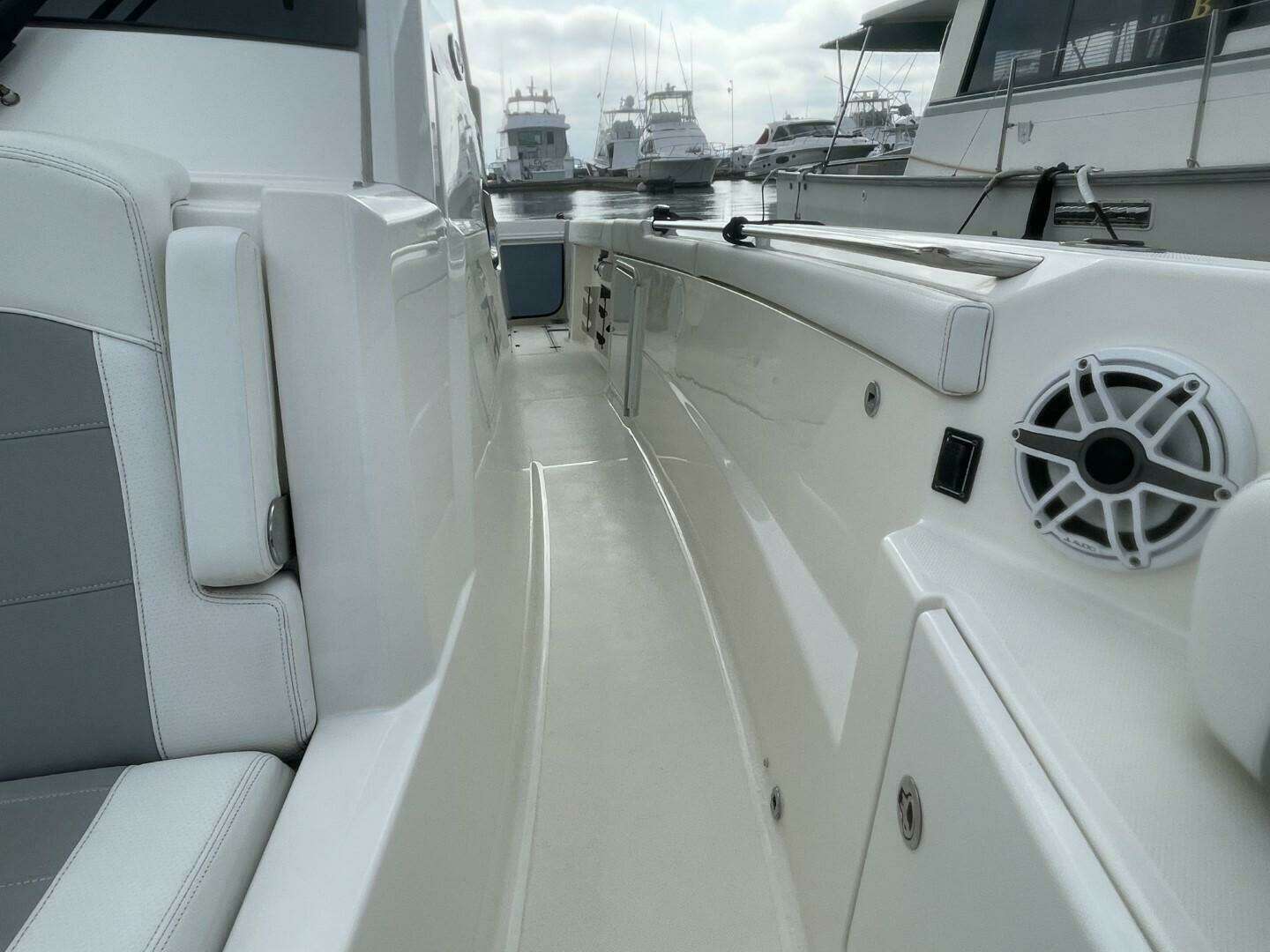 2021 Pursuit S 328 Sport - Image 10