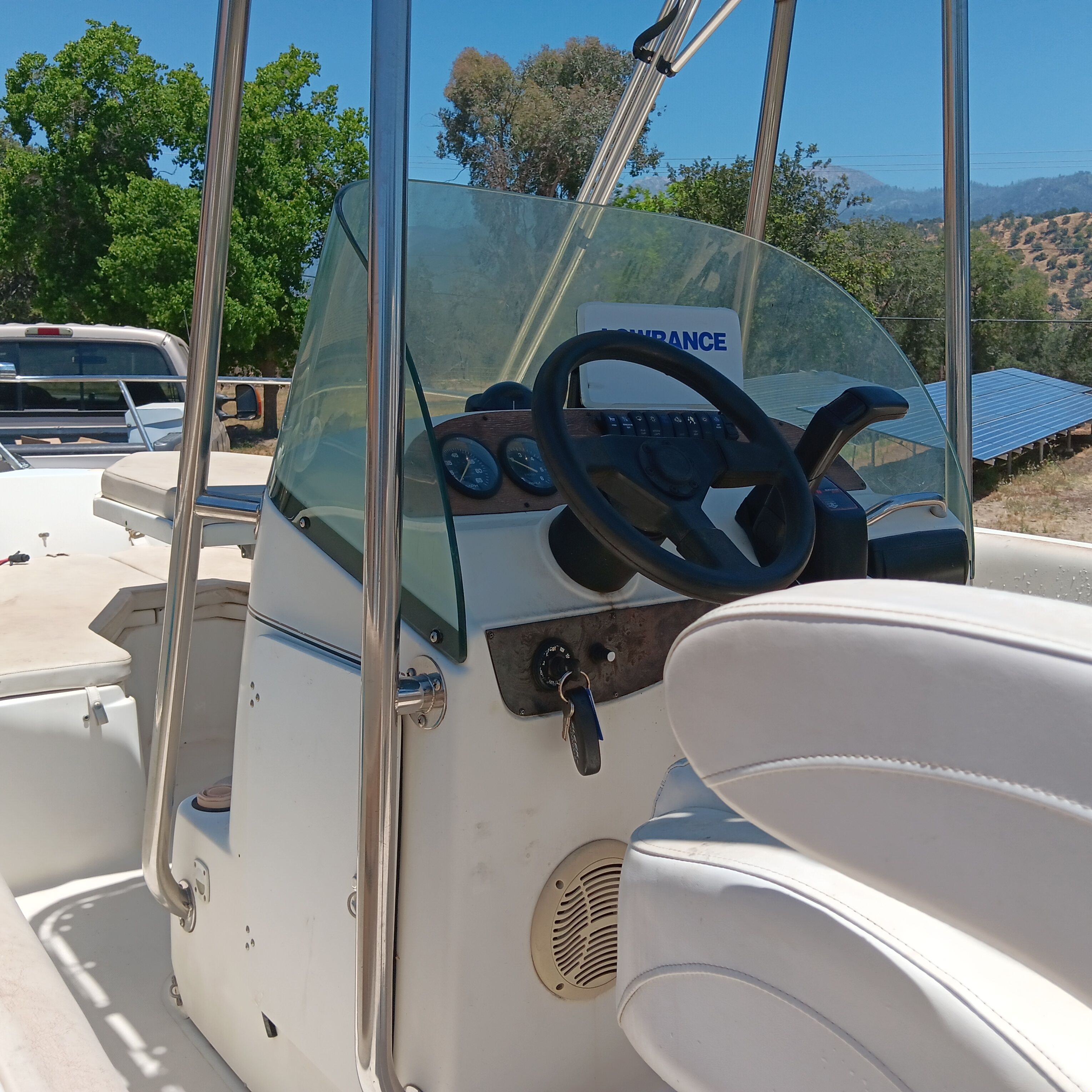 The image shows the cockpit of a 1998 Doral Ibiza 22 CC boat.