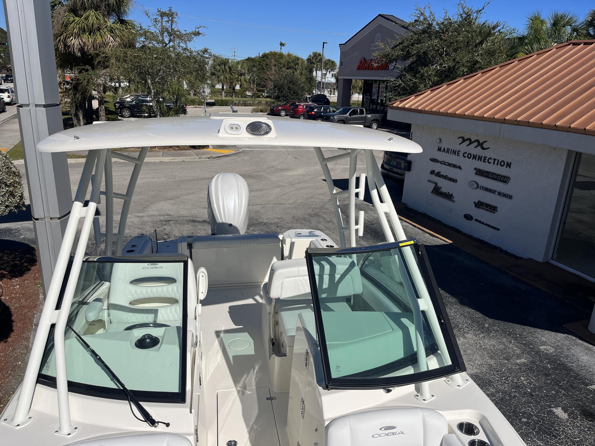 2025 Cobia 240 Dual Console - 26