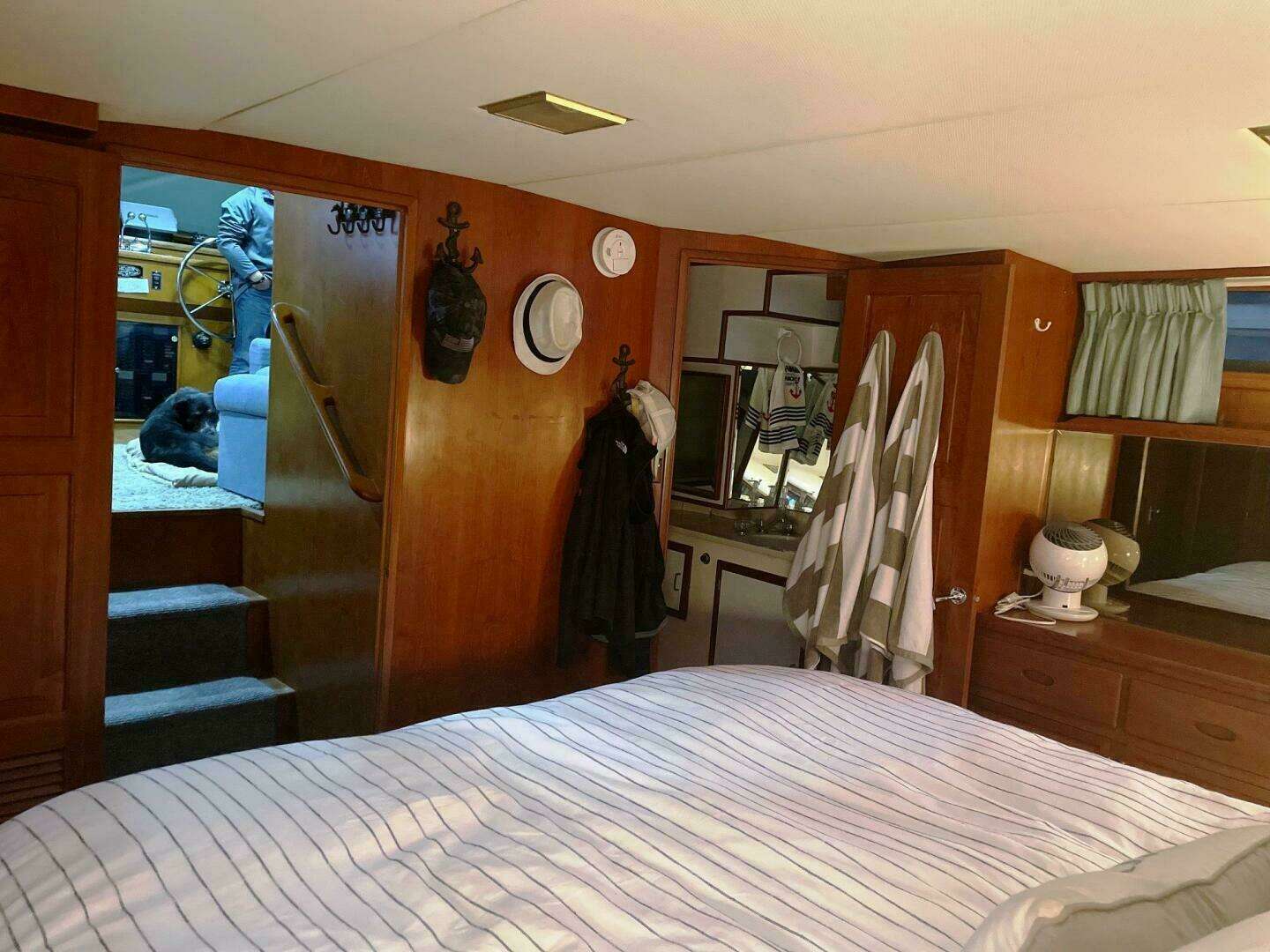 1989 Marine Trader 47 Cockpit Motor Yacht - Image 27
