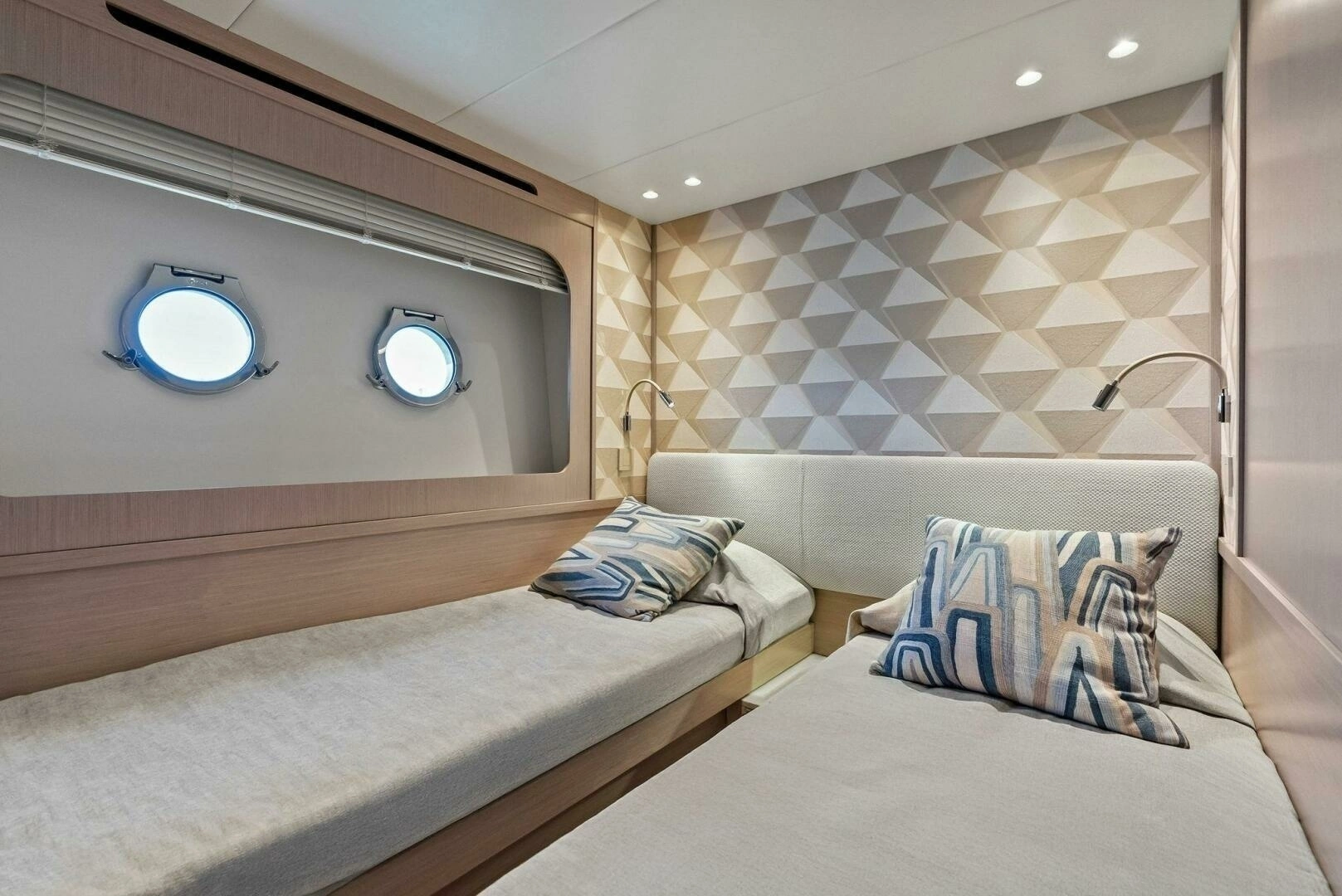 2026 Absolute 70 Navetta - Image 33