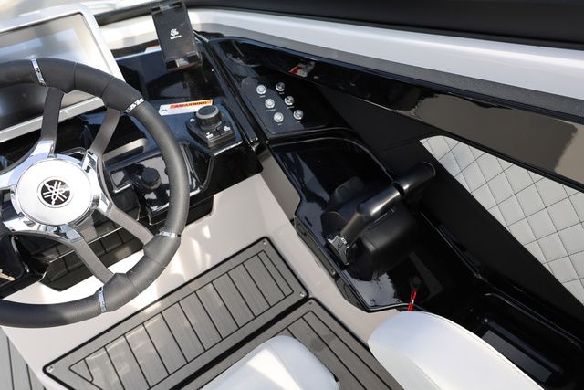 2026 Yamaha Boats 252S - 9