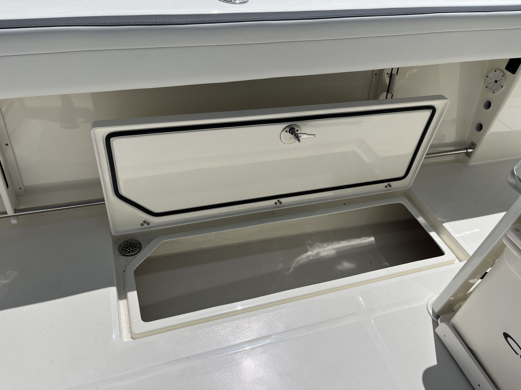 2026 Cobia 285 Open Center Console - 32