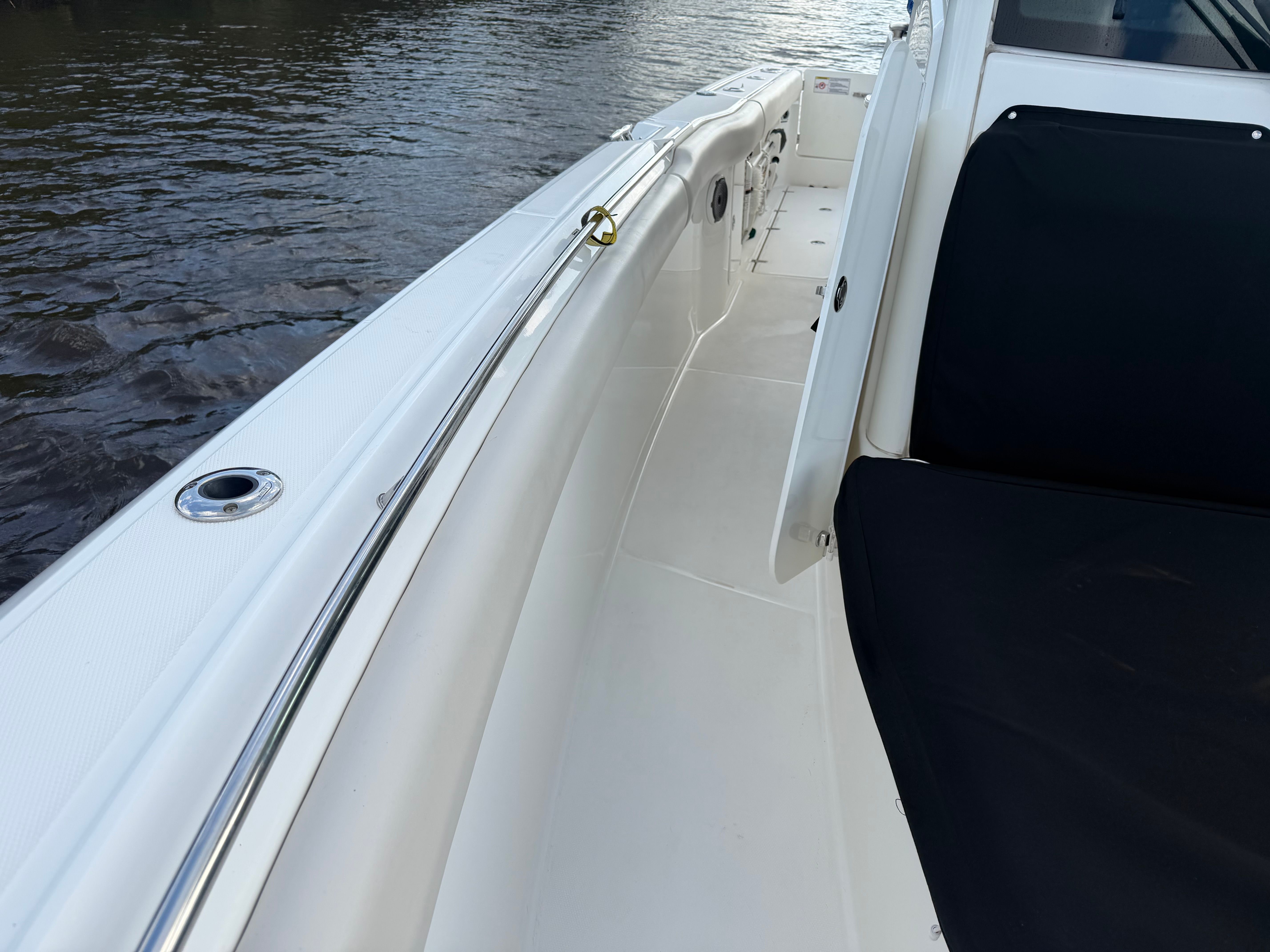 2021 Boston Whaler 330 Outrage - 41