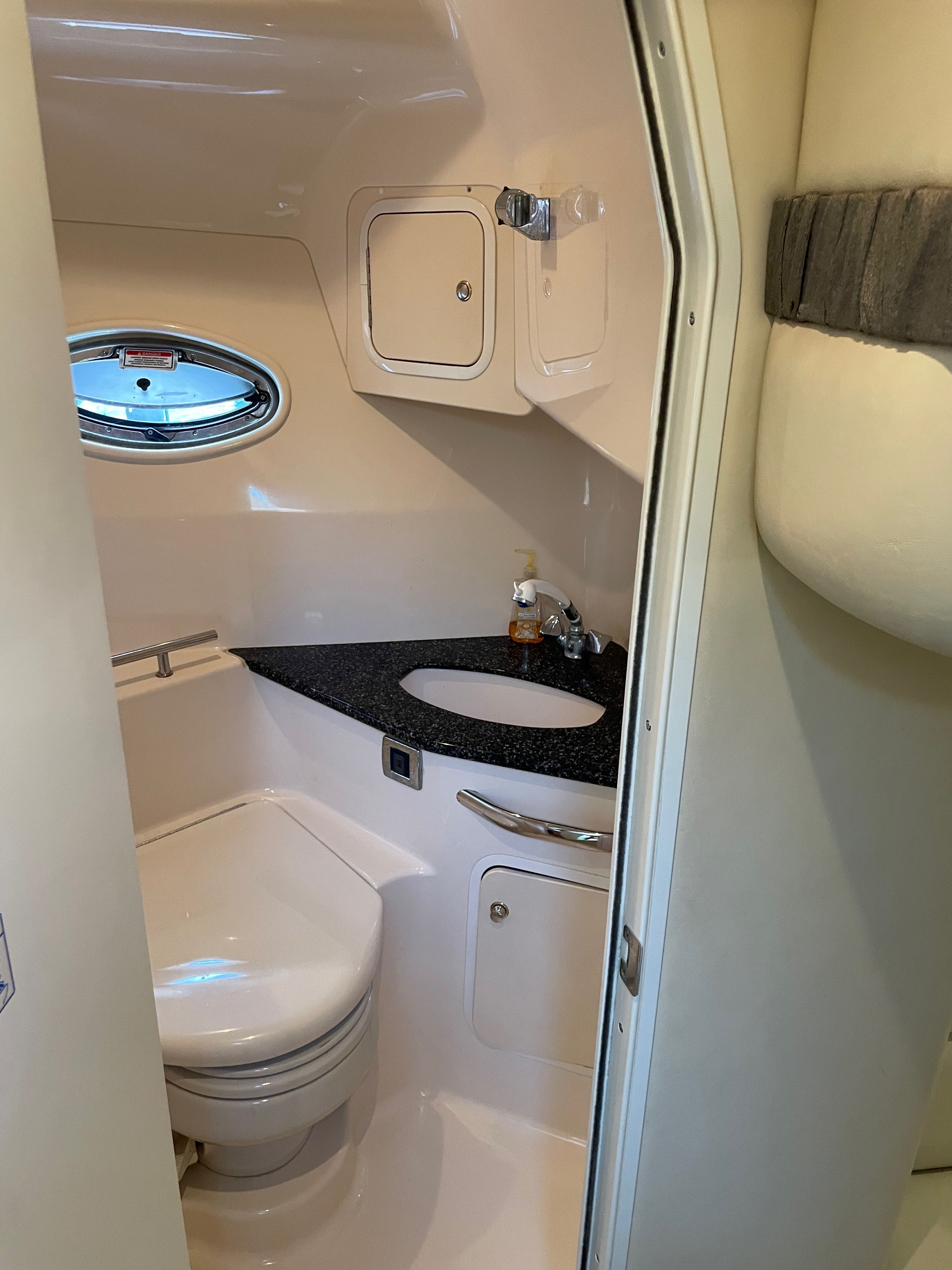 2003 Sea Ray 420 Sundancer - 11