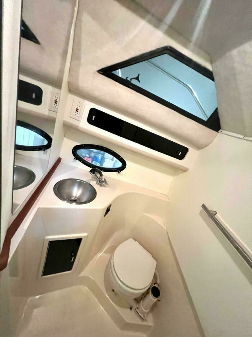 1988 Tiara Sport 310 Sport Cruiser - Image 40