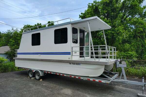 2017 Catamaran Cruisers Lil Hobo 31