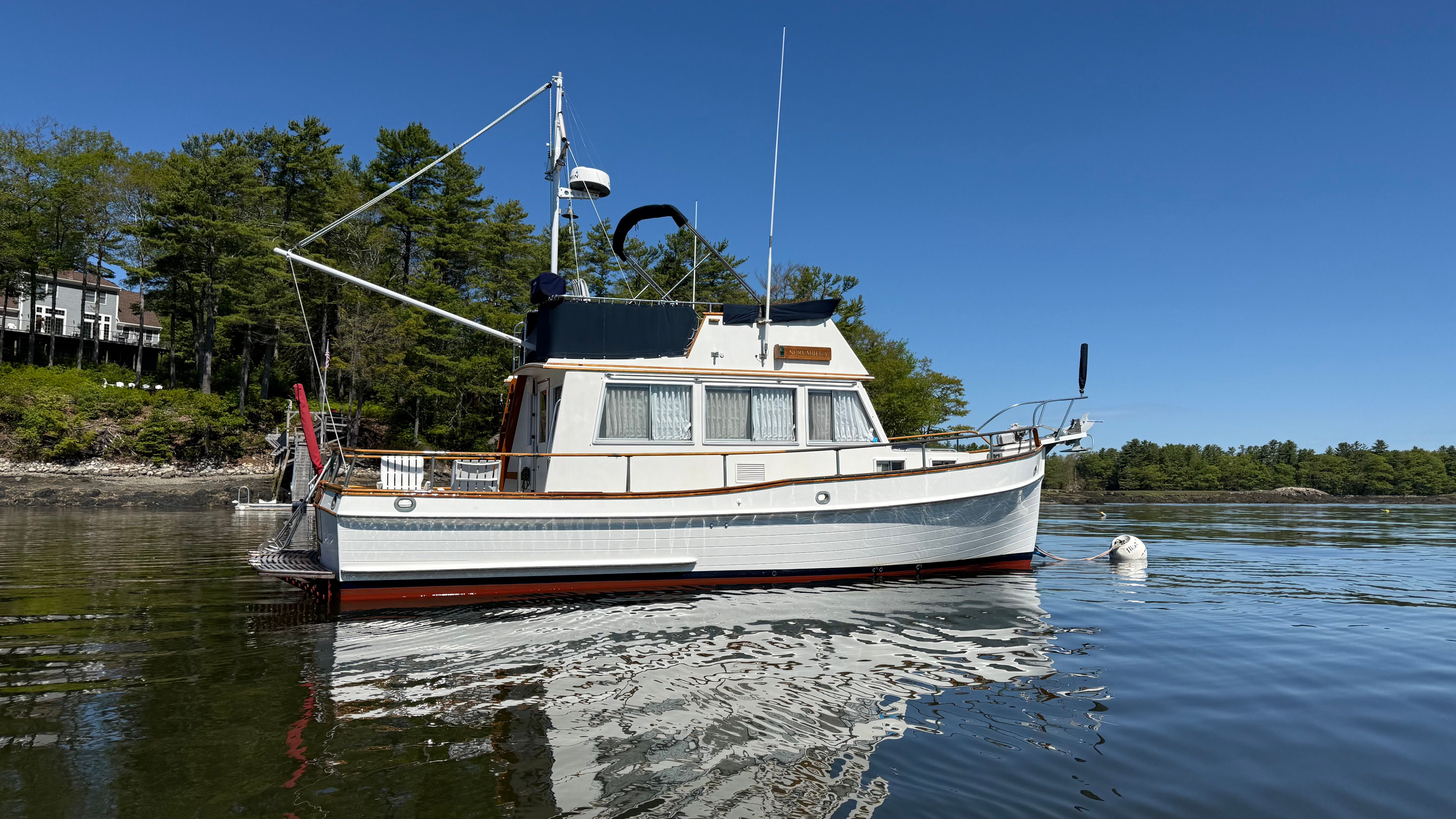 1989 Grand Banks 32 Sedan