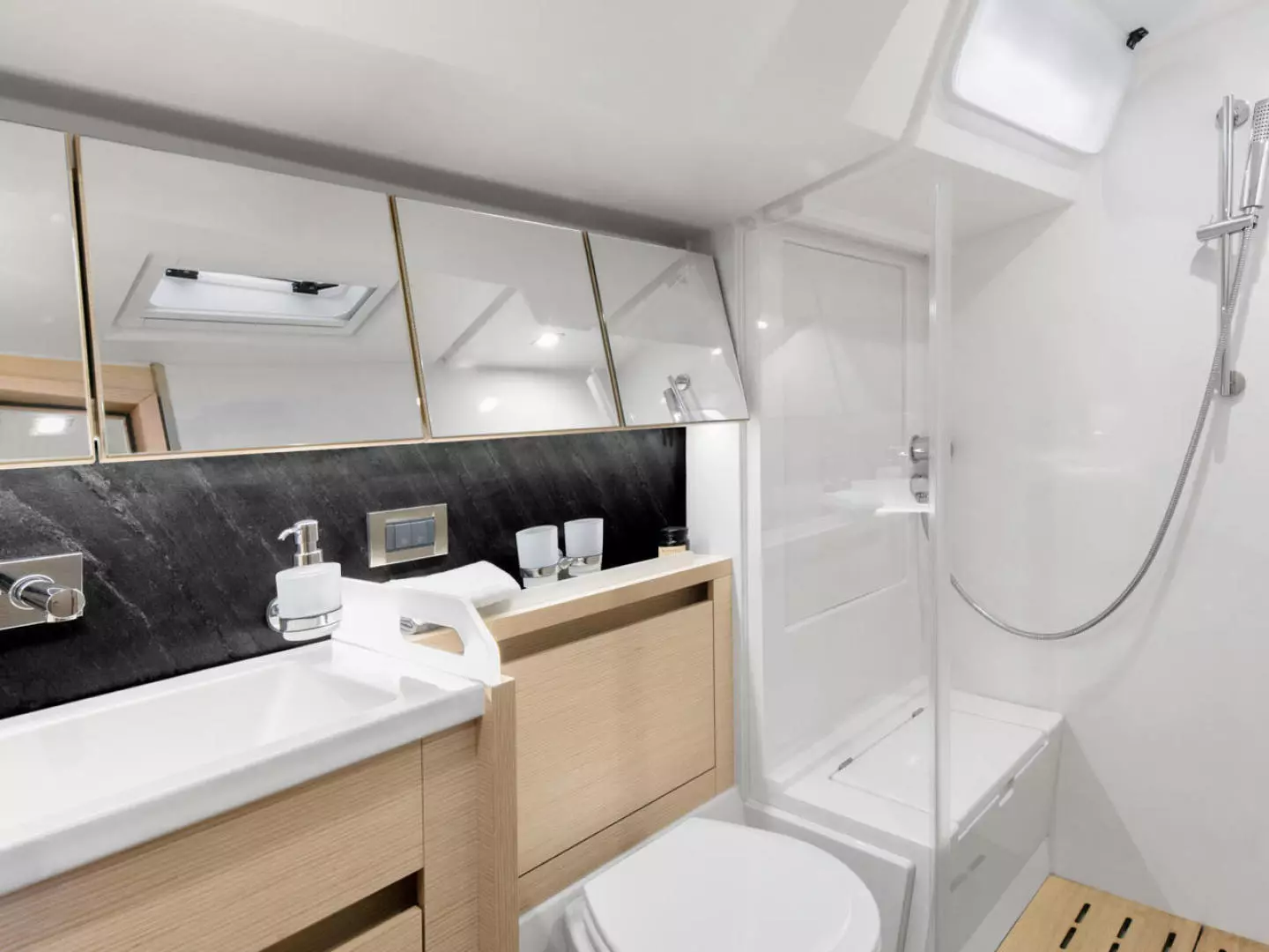 2025 Hanse 548 - Image 32