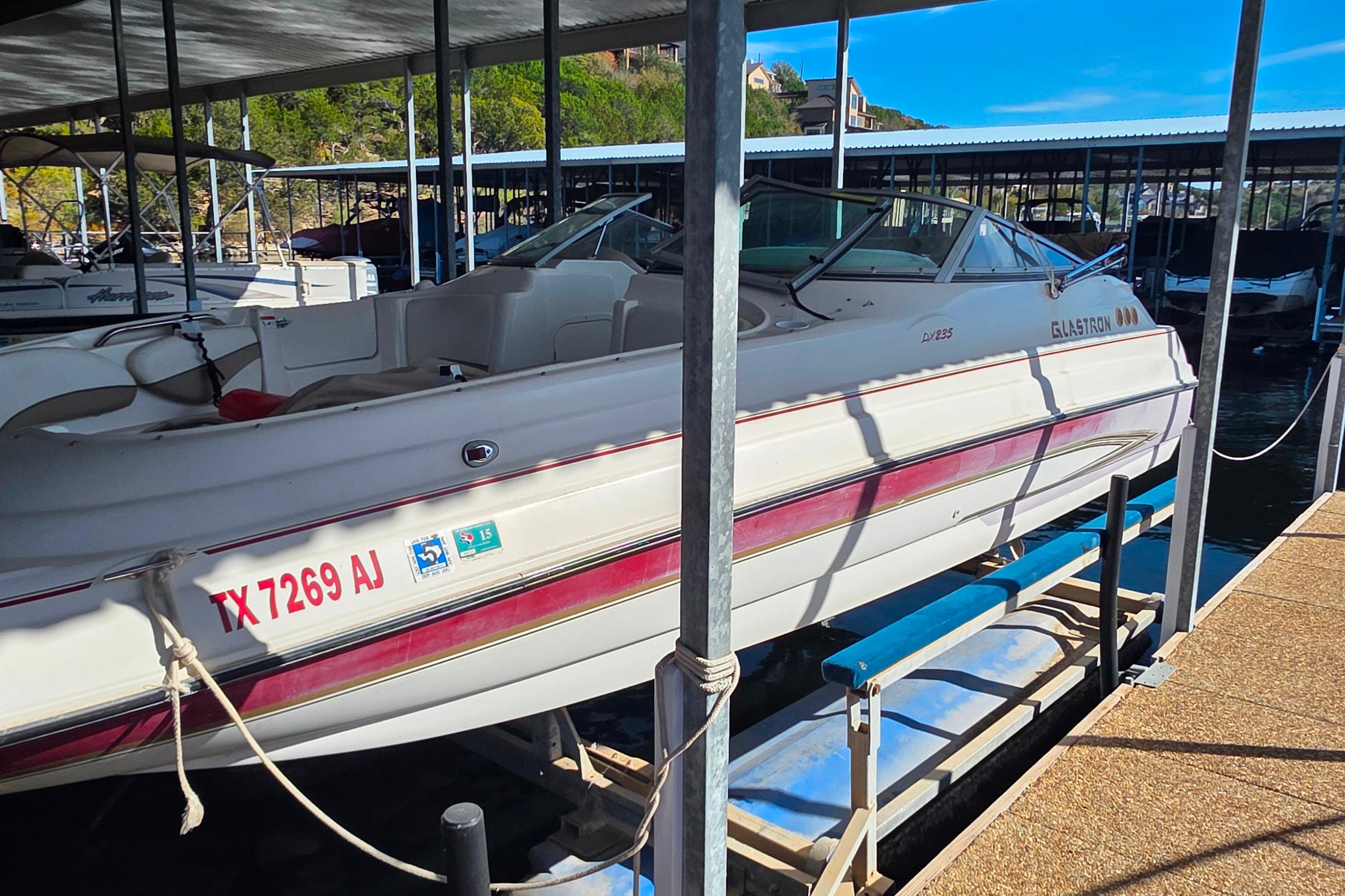2005 Glastron DX 235