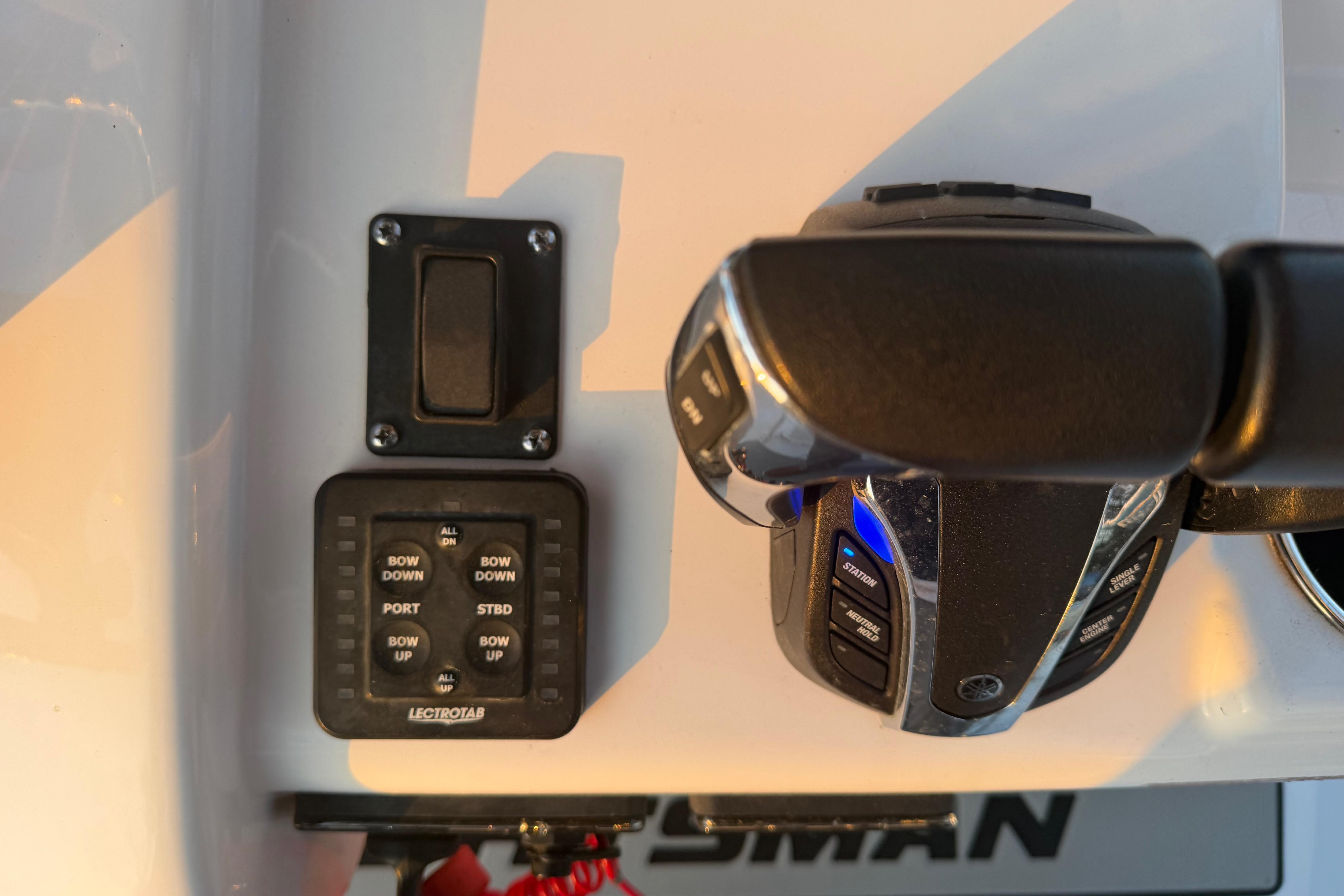 2021 Sportsman Heritage 251 Center Console controls with throttle and trim tab switches.