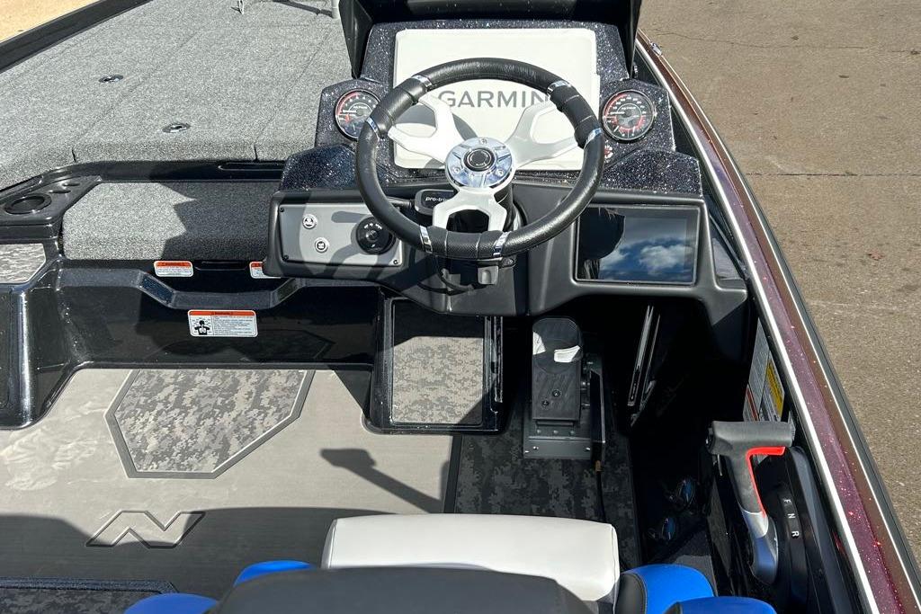 2026 Nitro Z21 XL Pro boat cockpit with Garmin navigation and modern controls.