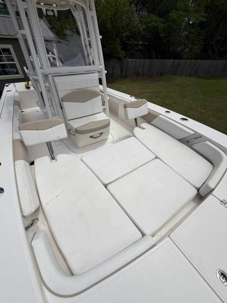 Interior of a 2018 Robalo 246 Cayman SD boat, white upholstery.