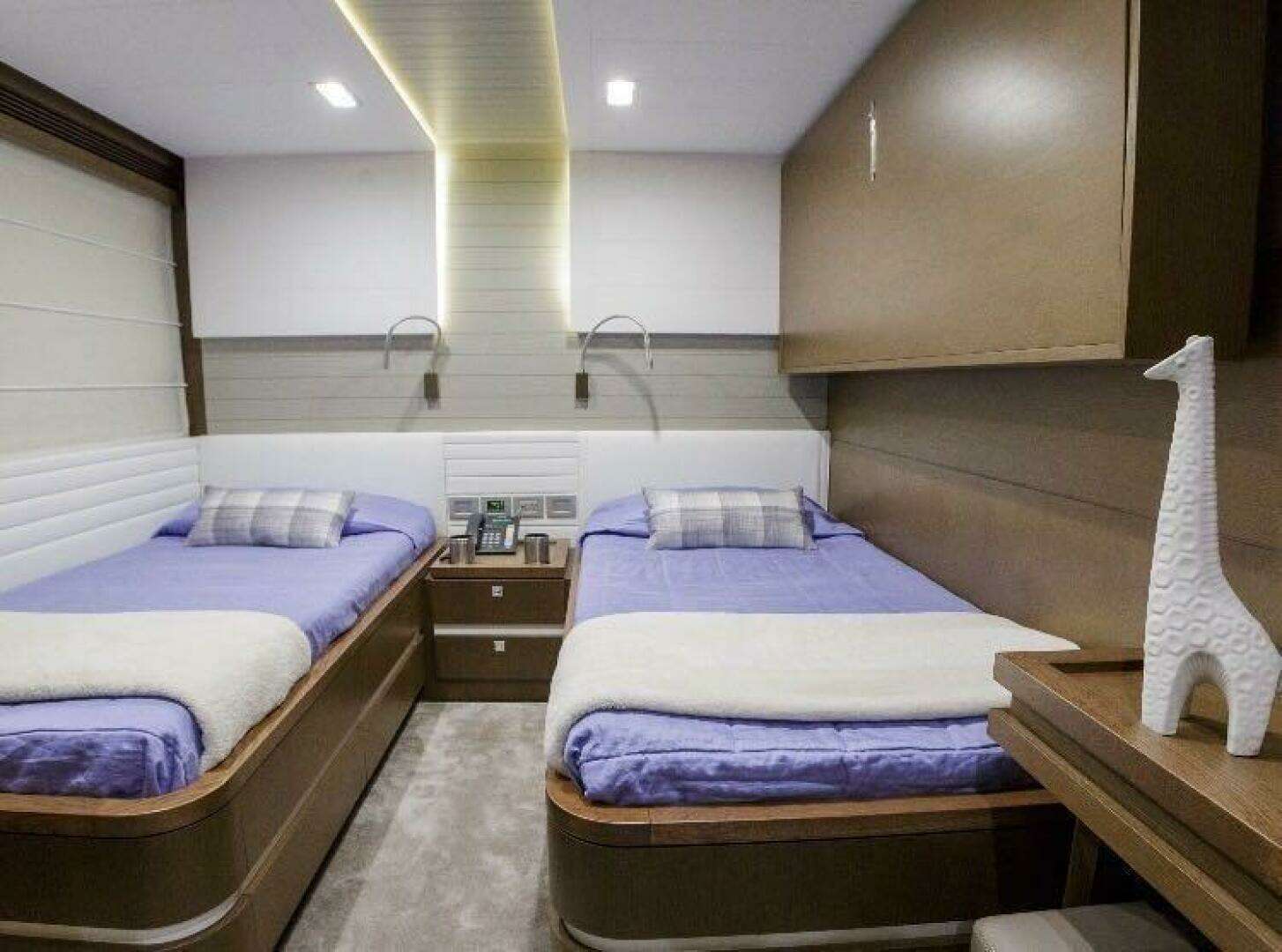 2014 Custom Line 100 - Image 60