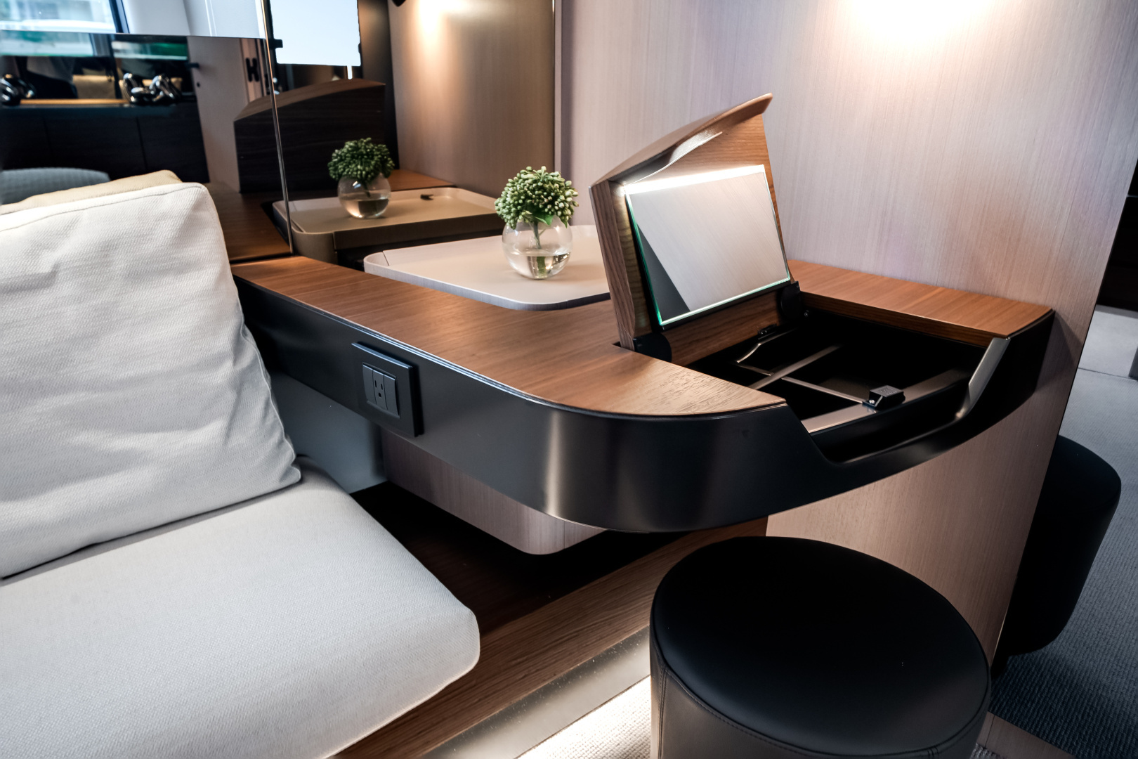 2026 Azimut S8 - Image 33