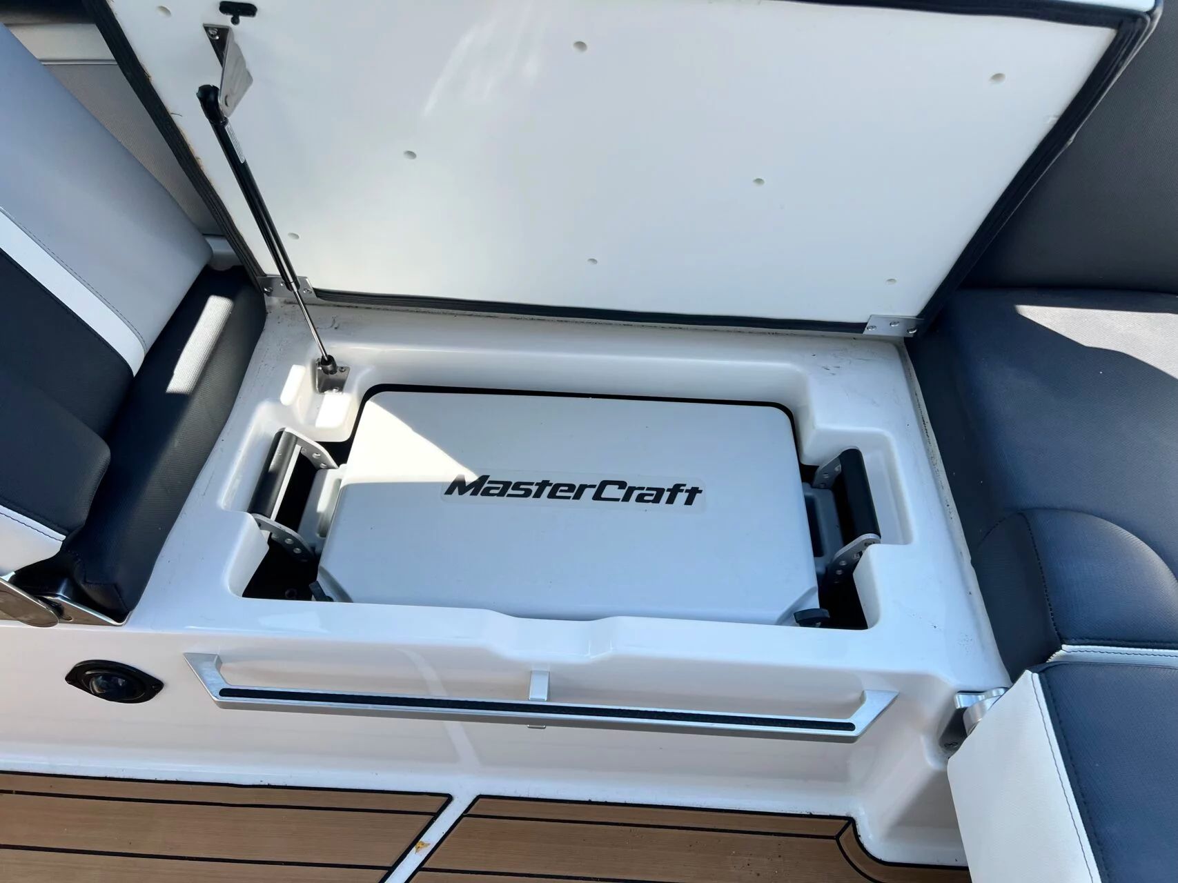 2023 MasterCraft X24 - 27