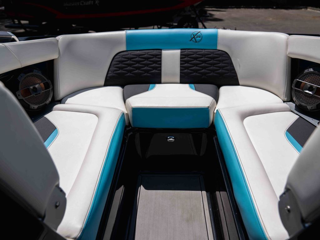 2019 MasterCraft X24 - 16