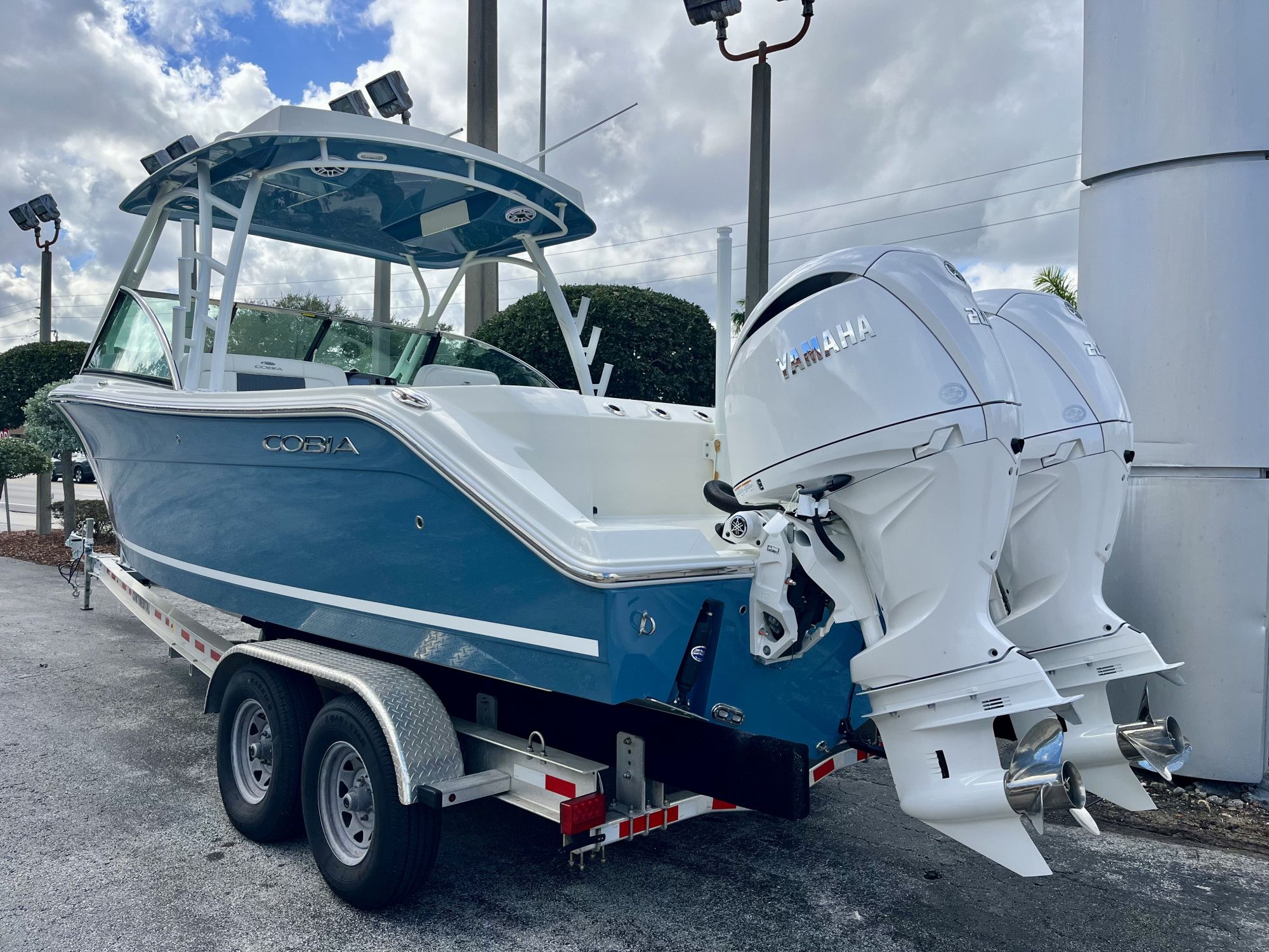 2026 Cobia 280 Dual Console - 4