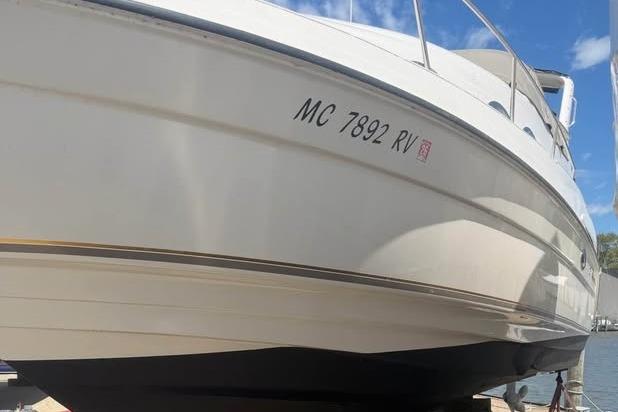 1999 Regal Commodore 2760 boat docked, displaying registration number MC 7892 RV.