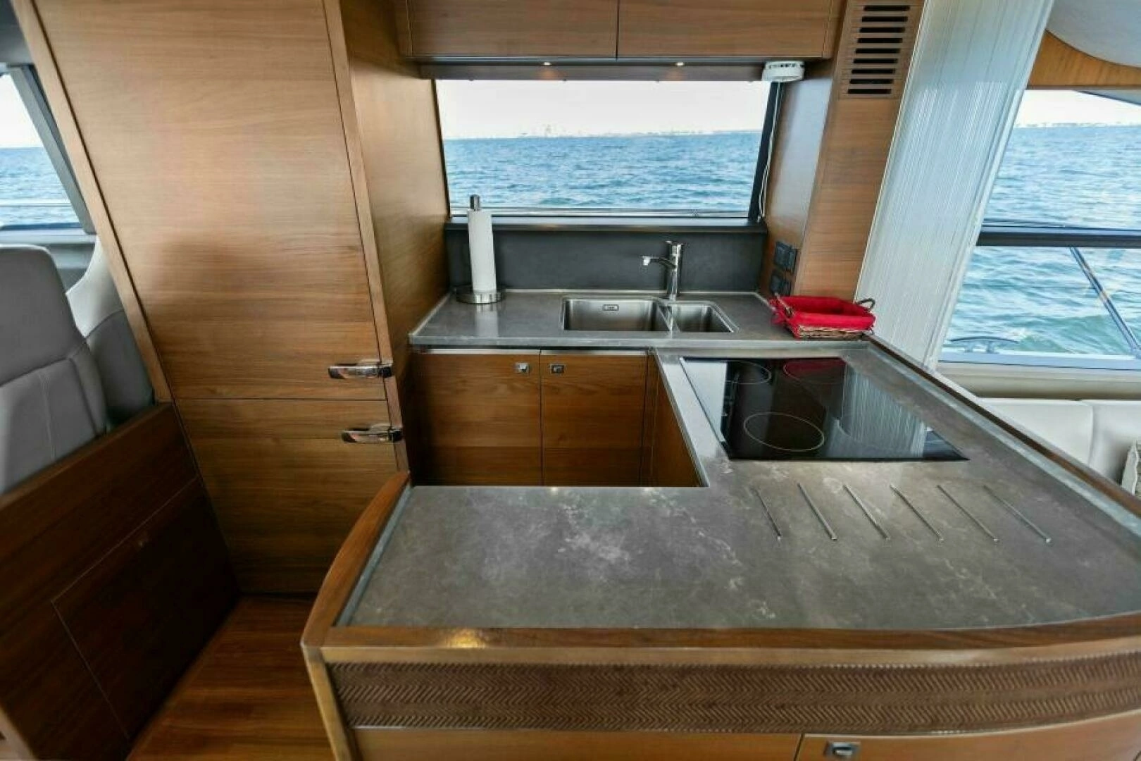 2016 Princess 60 Flybridge - Image 27