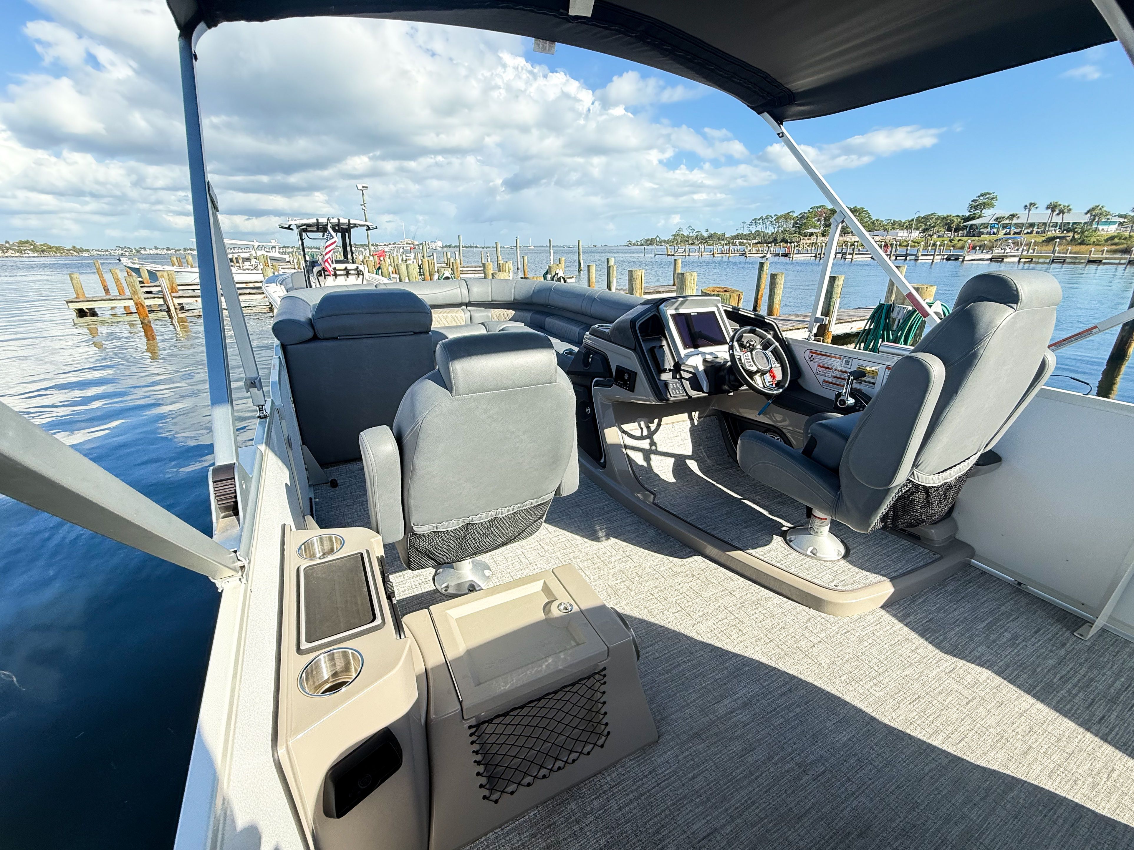 2025 PREMIER 270 INTRIGUE - Image 6