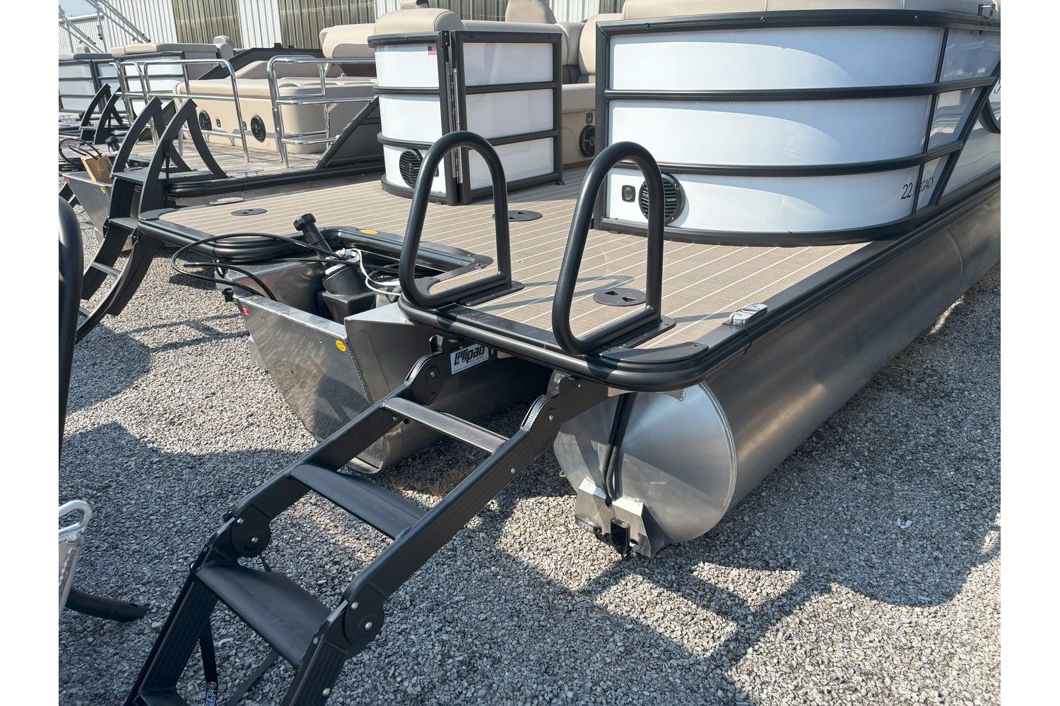 2026 Bentley Pontoons Legacy 223 DL Navigator - 18