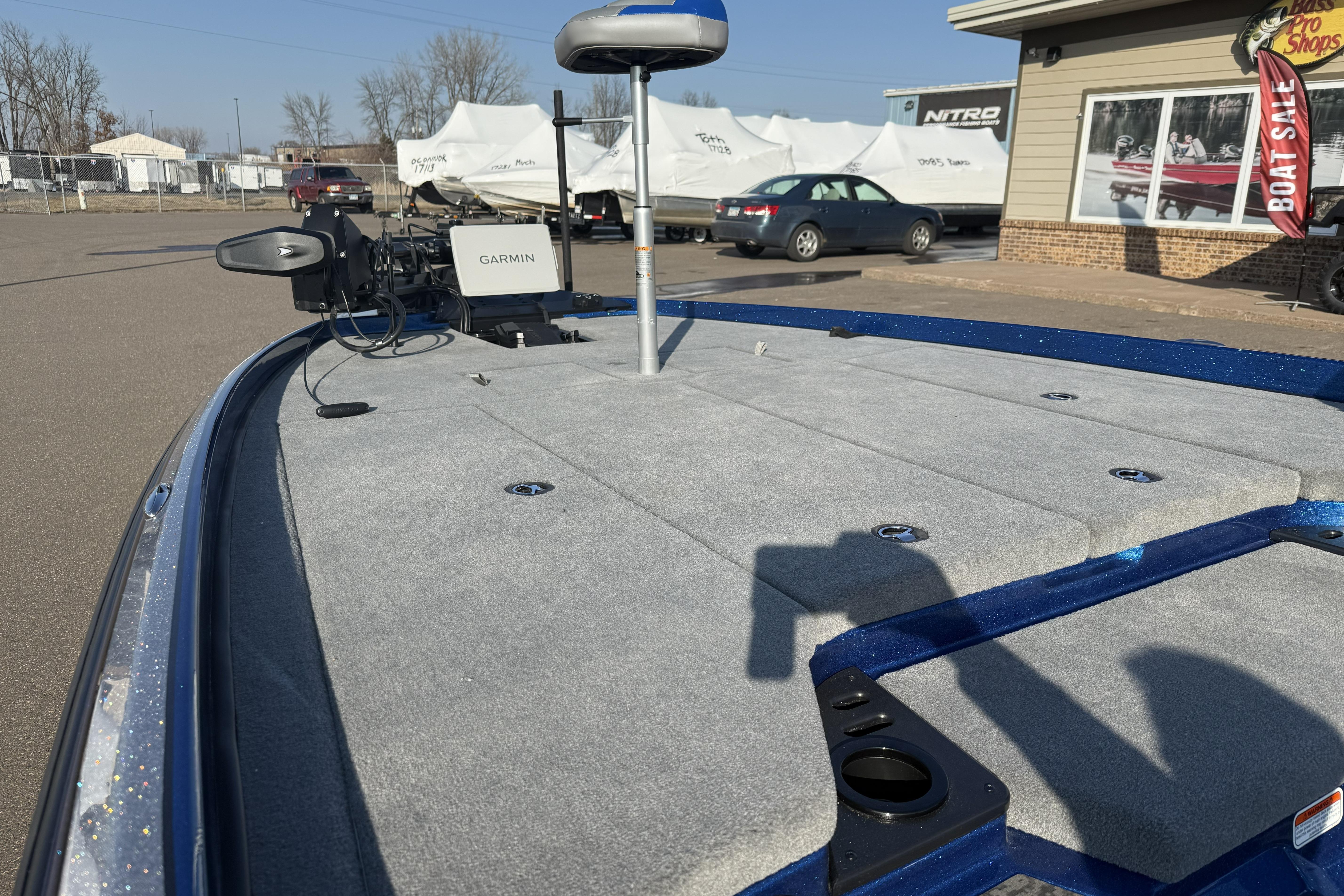 2026 Nitro Z21 XL Pro boat with Garmin equipment, displayed outdoors near a showroom.