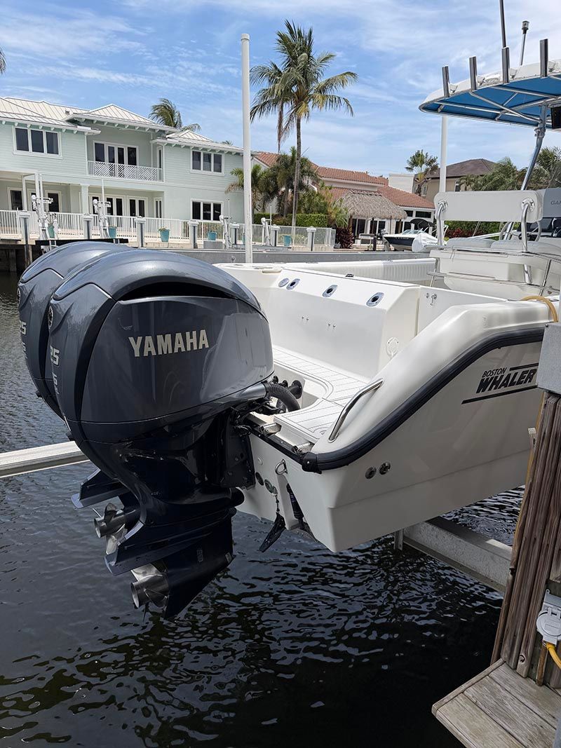 2001 Boston Whaler 26 Outrage - 2