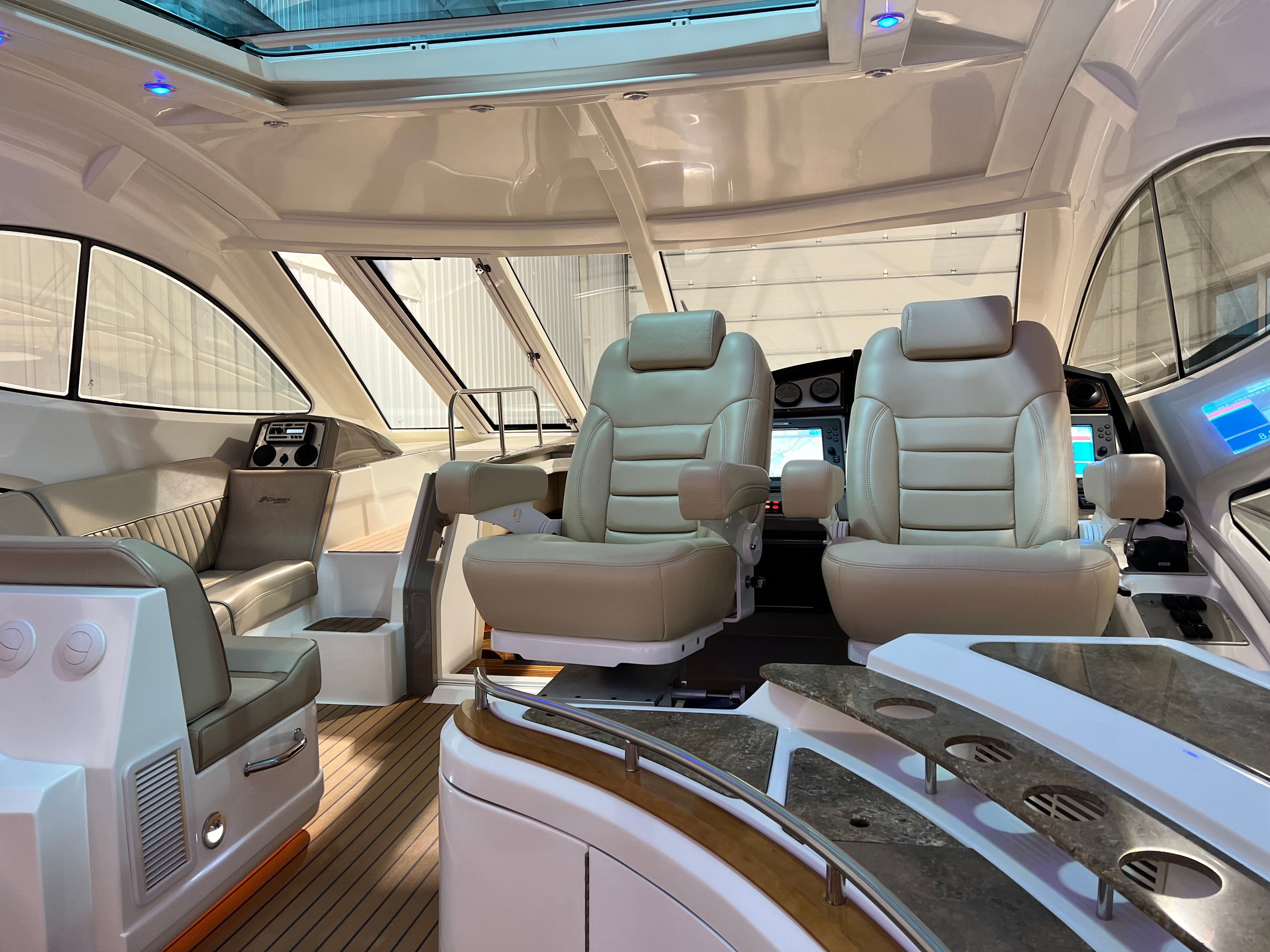 2009 Cruisers Yachts 520 Sports Coupe - 16