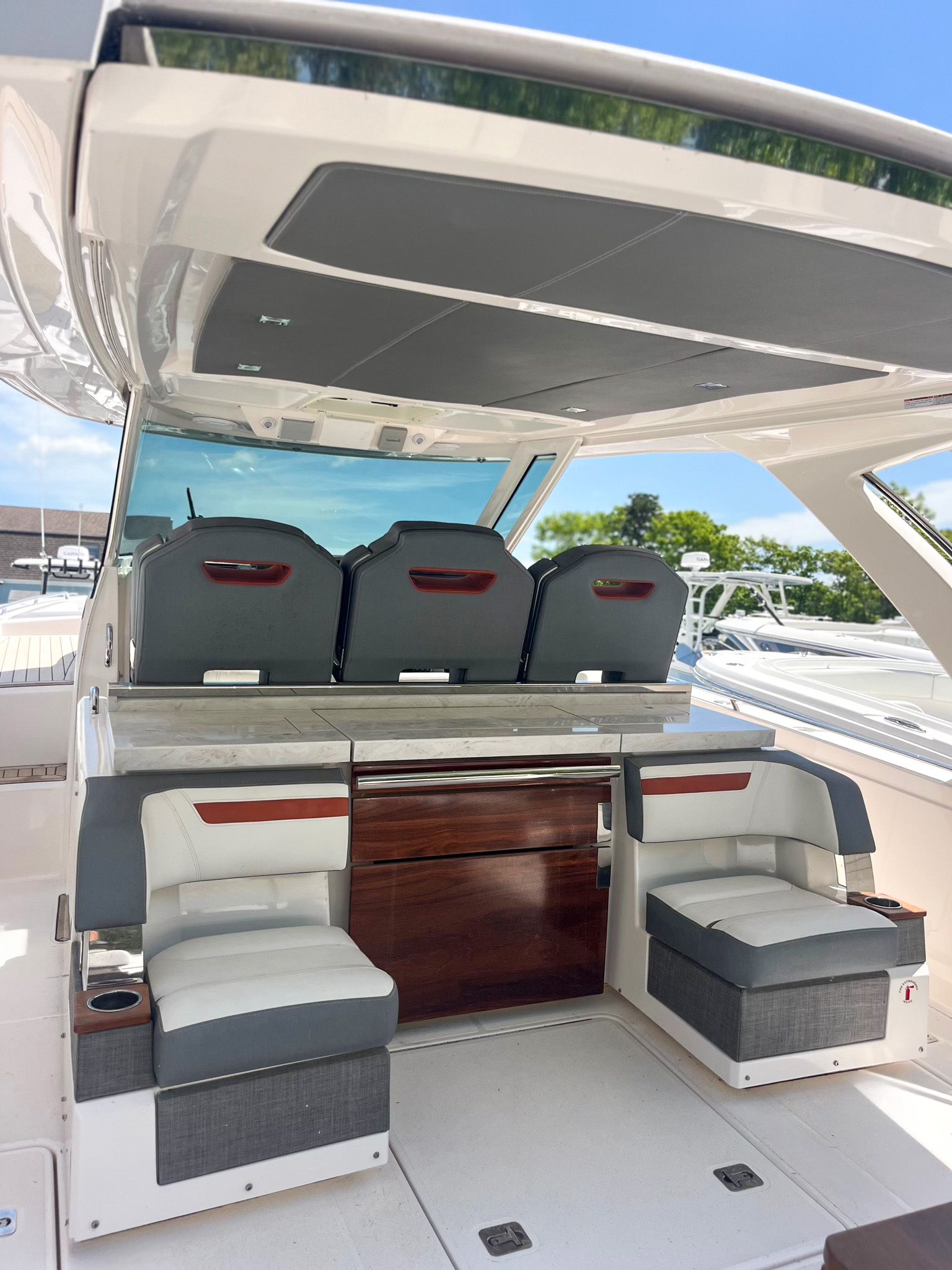 2019 TIARA YACHTS 38 LS - Image 3