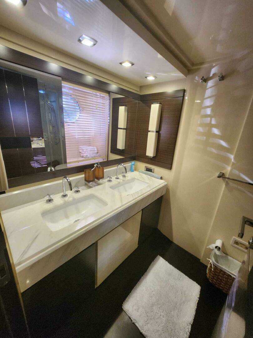 2014 Azimut Flybridge - Image 78