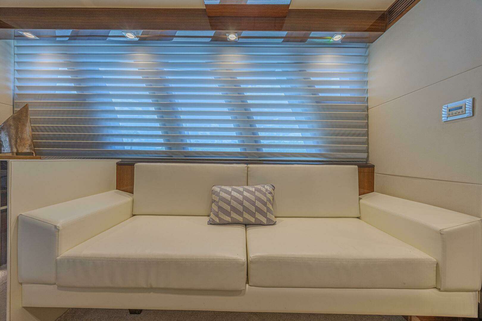 2010 Lazzara Yachts LSX 92 - Image 50