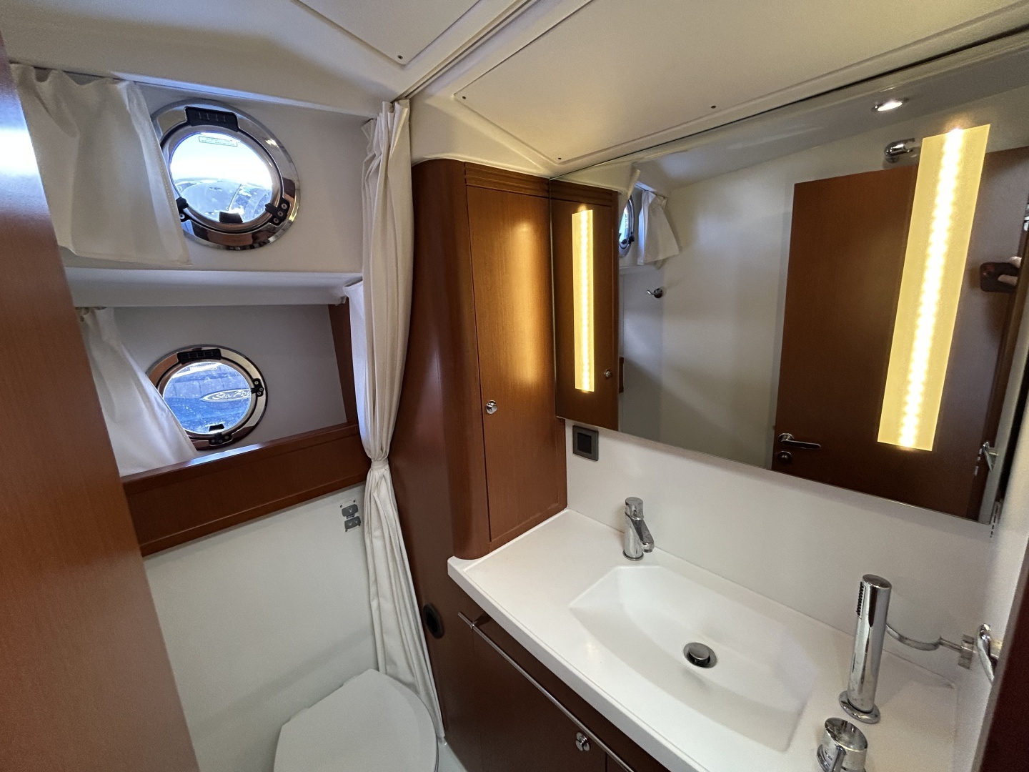 2018 Beneteau 44 Swift Trawler - Image 17