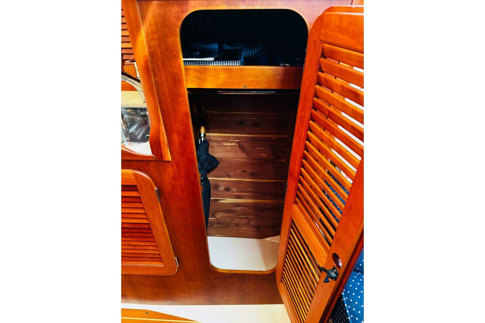 2012 Hinckley Picnic Boat MKIII - Image 8