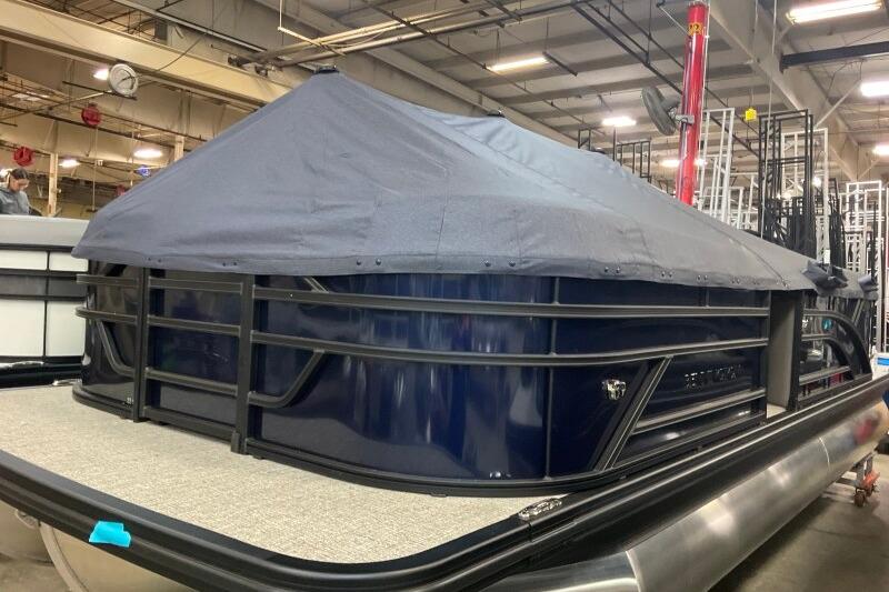 2026 Bennington 22 SSRSE pontoon boat covered in a warehouse setting.